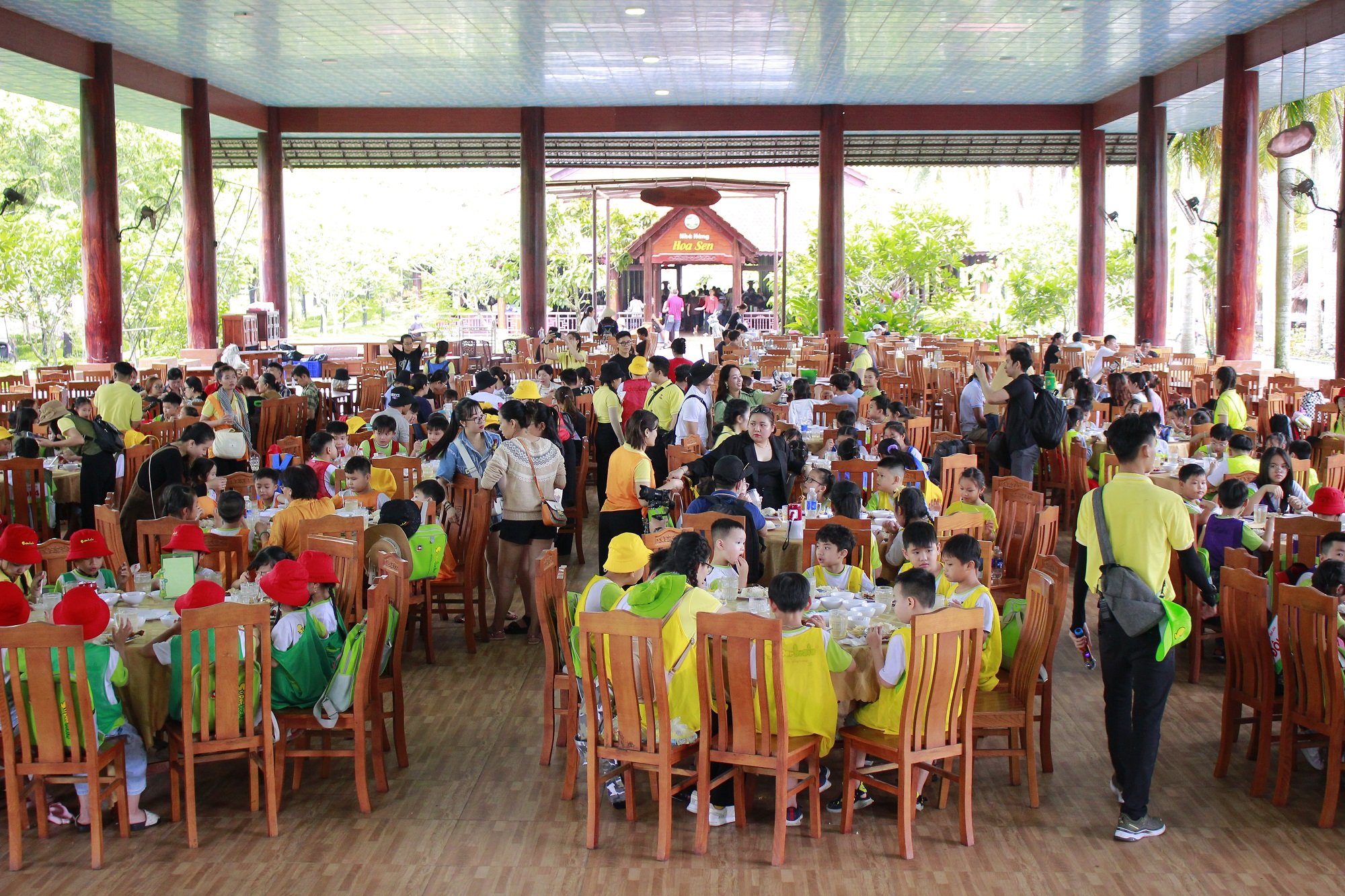 Nghỉ h&egrave;, c&aacute;c điểm du lịch ở Cần Thơ đ&ocirc;ng nghẹt du kh&aacute;ch nh&iacute;- Ảnh 4.