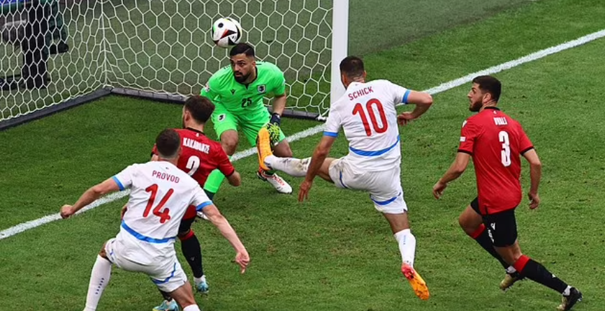 Kết quả b&oacute;ng đ&aacute; Georgia vs CH S&eacute;c: N&iacute;u ch&acirc;n nhau ở "đ&aacute;y"- Ảnh 1.