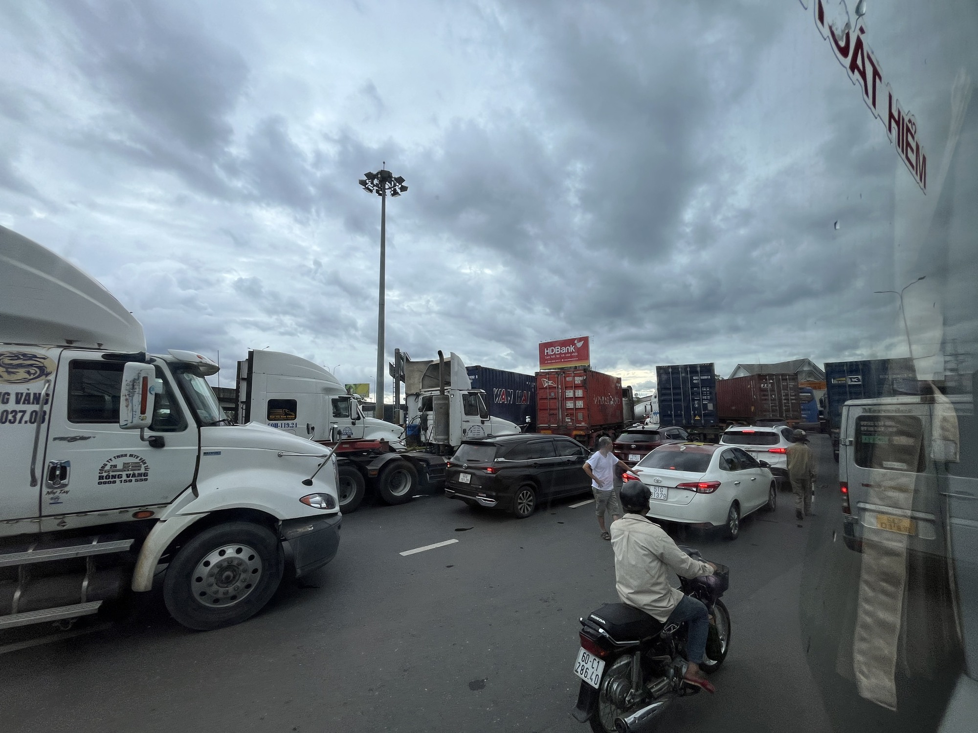 Cao tốc TP.HCM - Long Th&agrave;nh - Dầu Gi&acirc;y v&agrave; QL51 &ugrave;n tắc k&eacute;o d&agrave;i sau tai nạn- Ảnh 6.