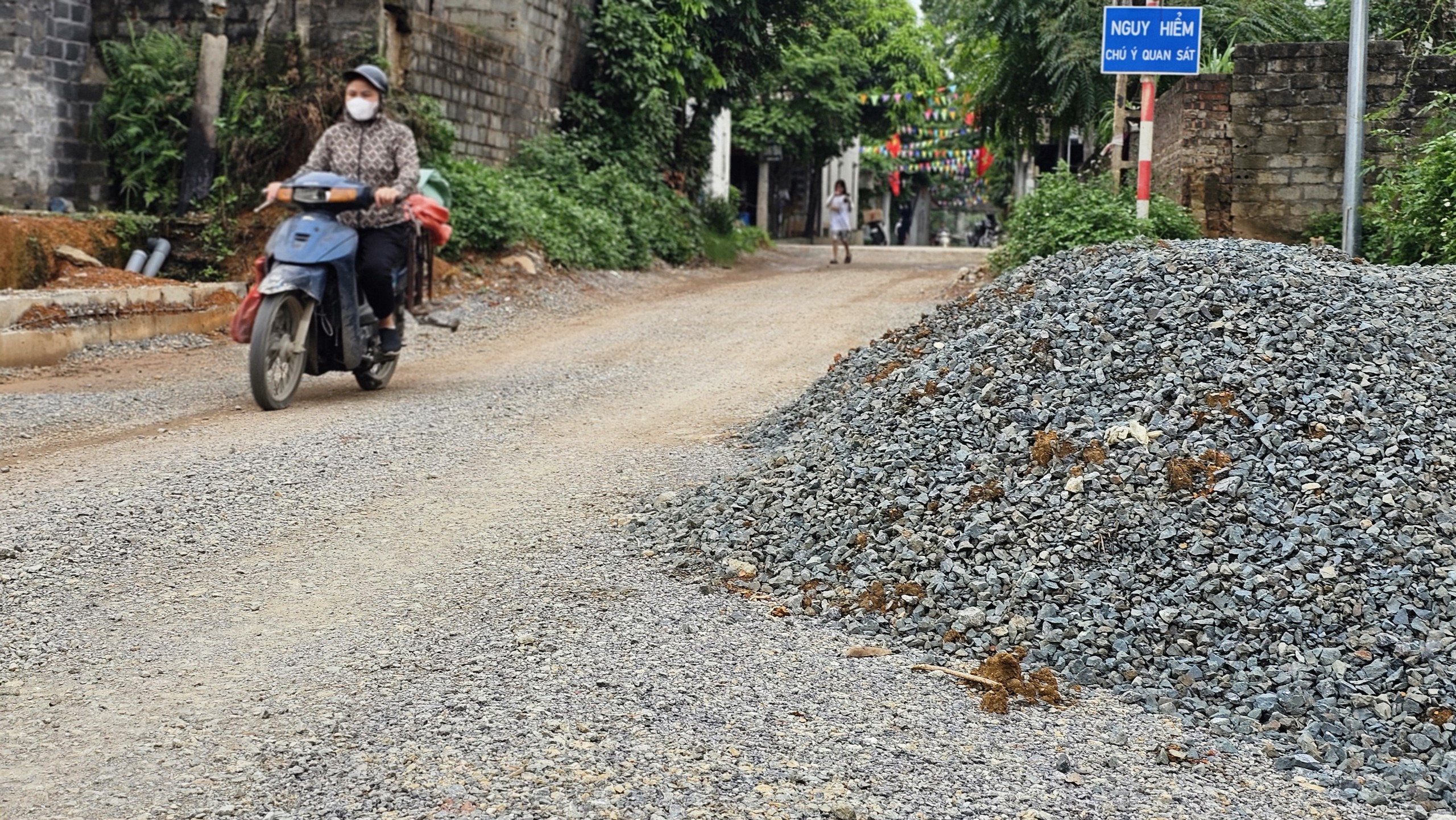 H&agrave; Nội: D&acirc;n khổ v&igrave; dự &aacute;n đường li&ecirc;n th&ocirc;n thi c&ocirc;ng ẩu- Ảnh 2.