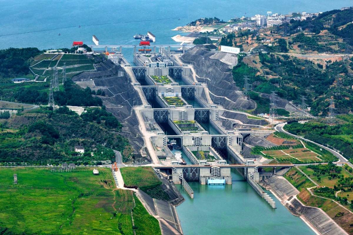 Trung b&igrave;nh mỗi t&agrave;u h&agrave;ng phải chờ đến 12 ng&agrave;y mới đến được &acirc;u t&agrave;u để đi qua đập Tam Hiệp, con đập thủy điện lớn nhất thế giới. (Ảnh: SCMP)