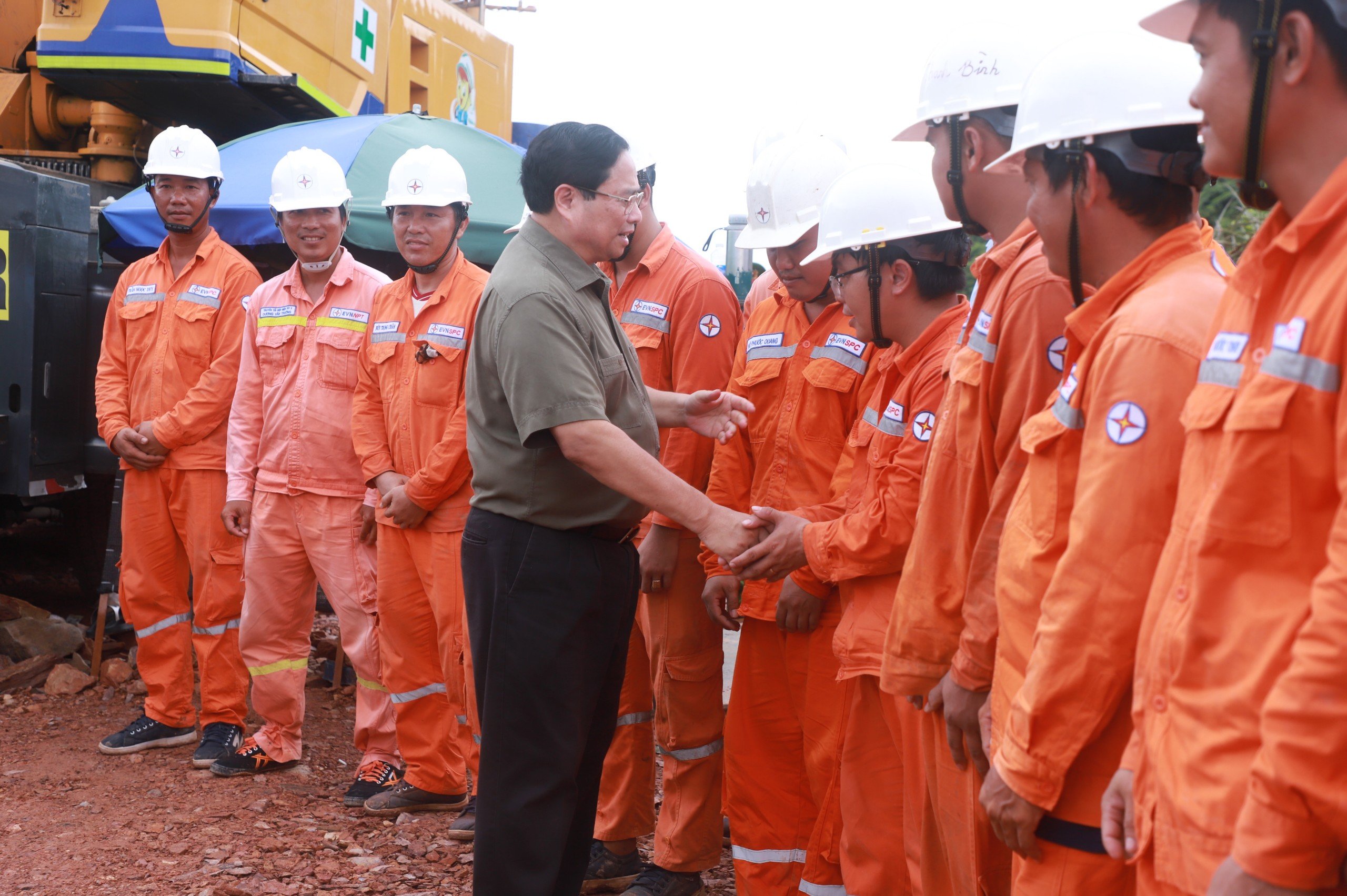 Thủ tướng phát động đợt thi đua cao điểm hoàn thành đường dây 500kV- Ảnh 2. Thủ tướng phát động đợt thi đua cao điểm hoàn thành đường dây 500kV- Ảnh 2.