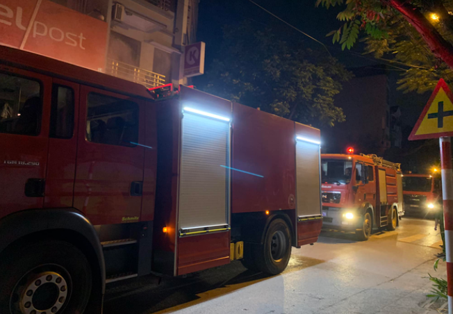 Ch&aacute;y kho chứa h&agrave;ng ở H&agrave; Nội giữa đ&ecirc;m khuya - Ảnh 1.