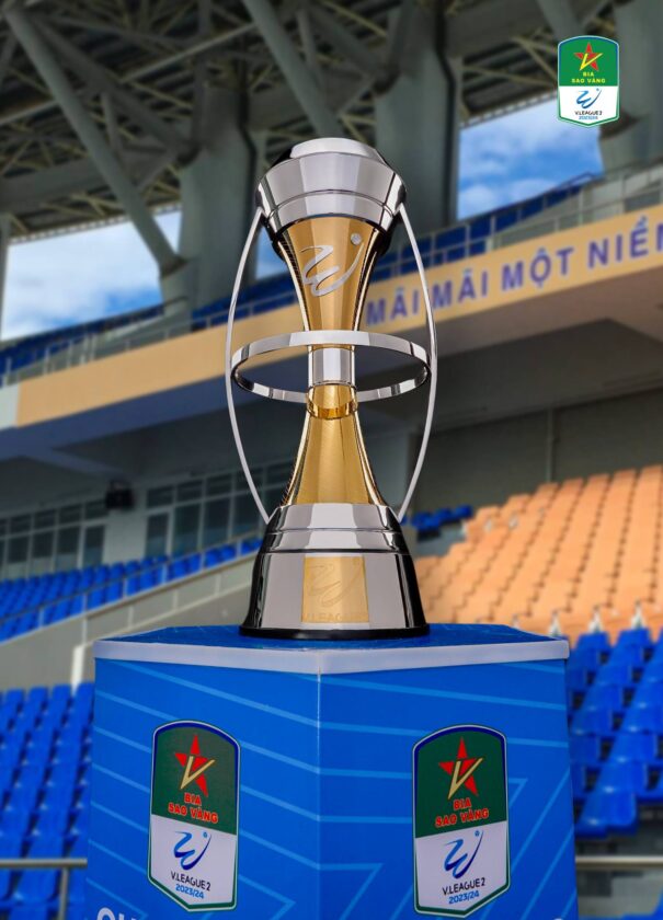 Trở lại V-League, CLB n&agrave;y nhận chiếc c&uacute;p đặc biệt nhất lịch sử b&oacute;ng đ&aacute; Việt Nam- Ảnh 2.