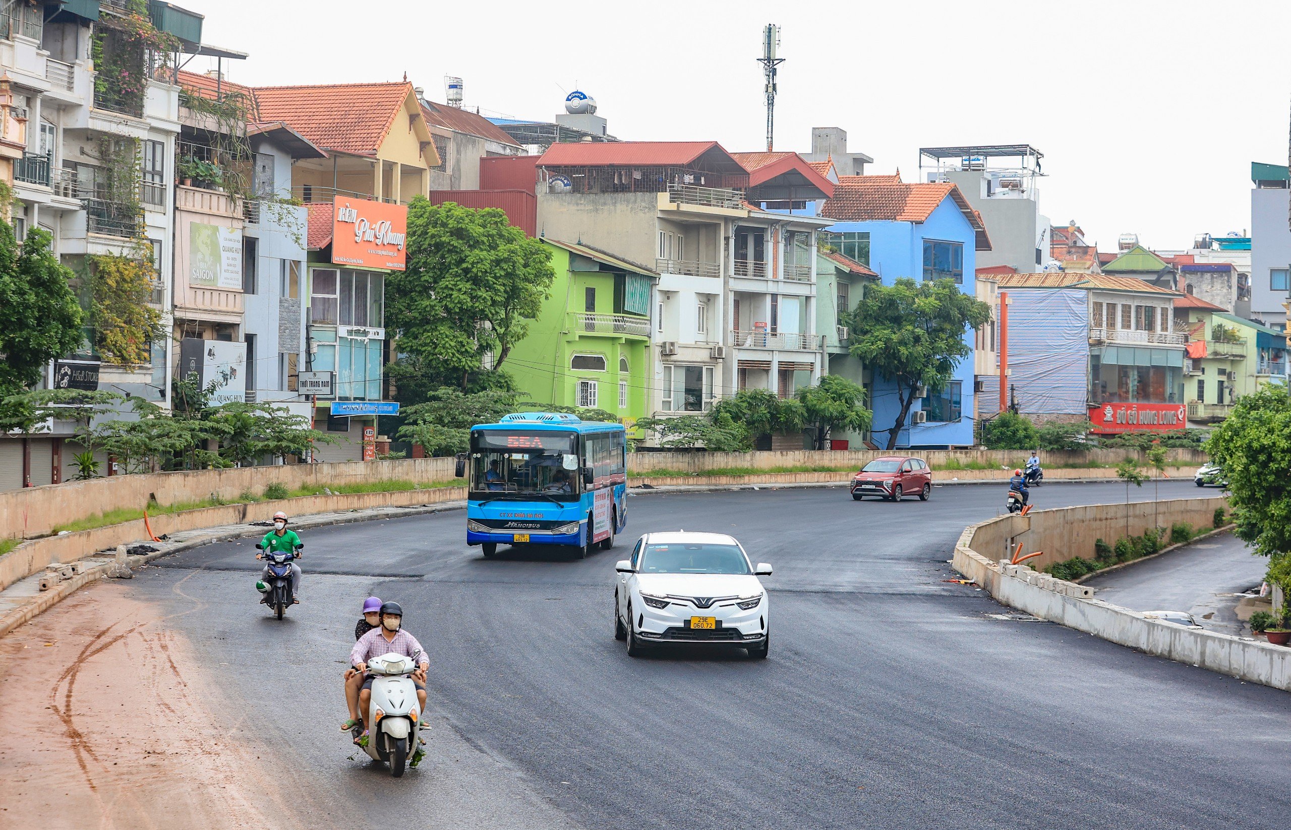 Ngắm đường &Acirc;u Cơ - Nghi T&agrave;m sắp th&ocirc;ng xe- Ảnh 2.