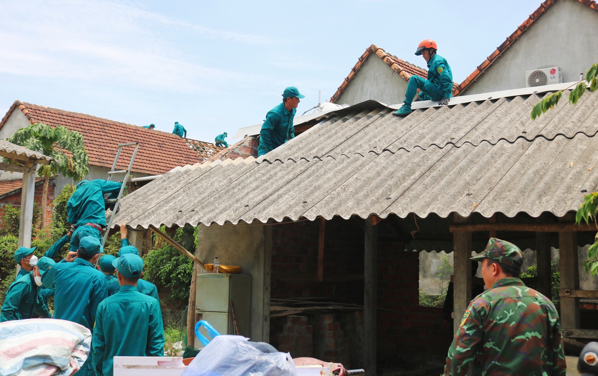 Gỡ điểm nghẽn mặt bằng lớn nhất tr&ecirc;n cao tốc Quảng Ng&atilde;i - Ho&agrave;i Nhơn- Ảnh 15.
