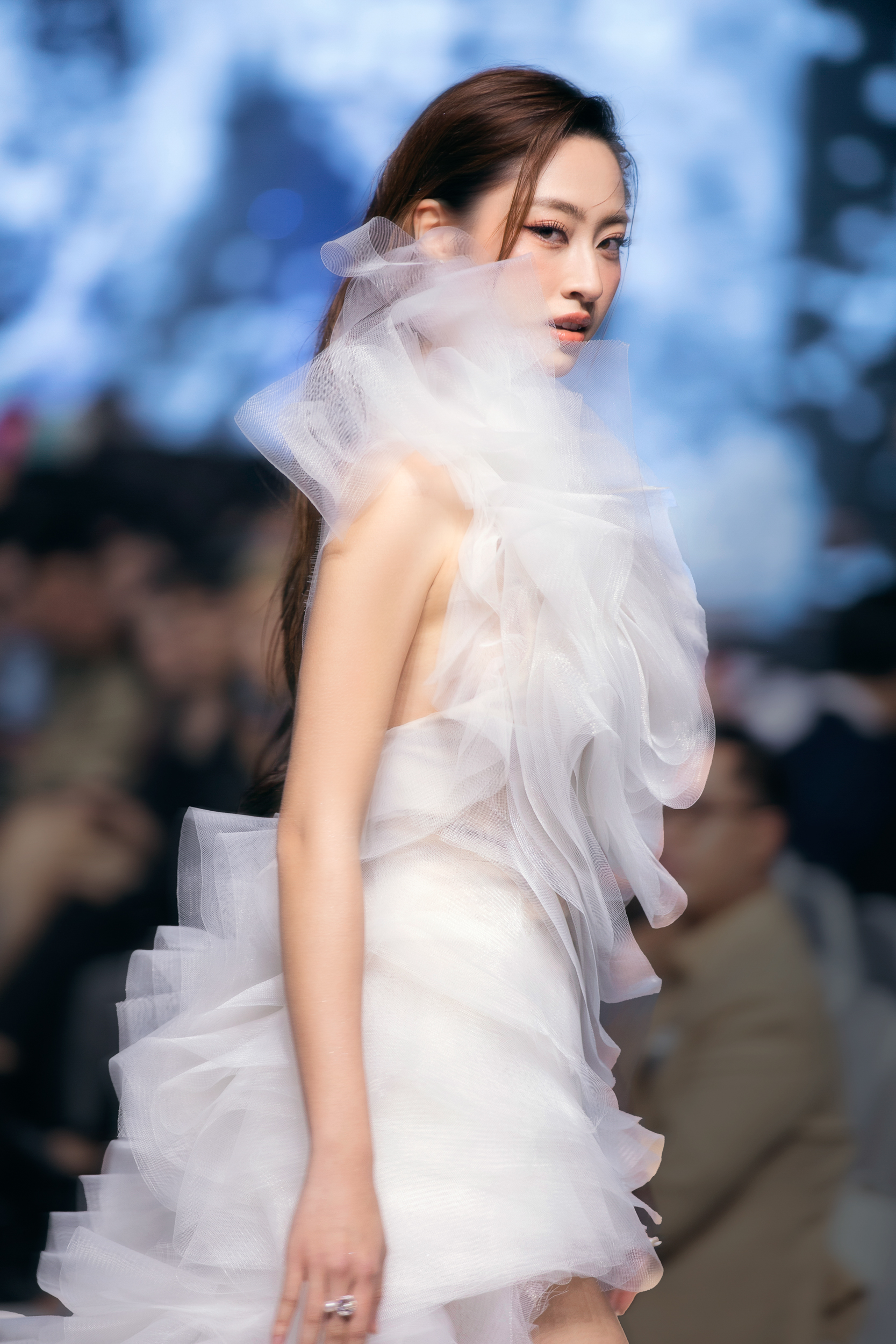 Hoa hậu Ý Nhi sánh đôi cùng Nam vương Thế giới Jack Heslewood- Ảnh 8. Hoa hậu Ý Nhi sánh đôi cùng Nam vương Thế giới Jack Heslewood- Ảnh 8.