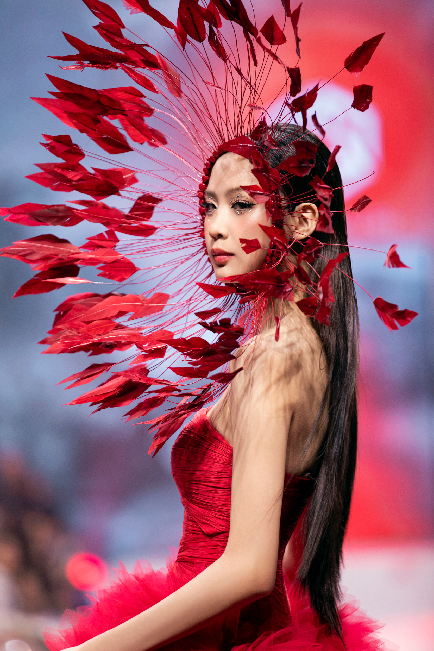 Hoa hậu Ý Nhi sánh đôi cùng Nam vương Thế giới Jack Heslewood- Ảnh 7. Hoa hậu Ý Nhi sánh đôi cùng Nam vương Thế giới Jack Heslewood- Ảnh 7.