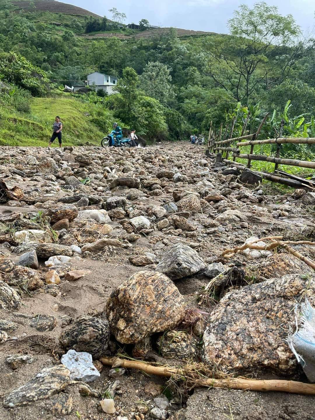 H&agrave; Giang: Mưa lớn g&acirc;y sạt lở, chia cắt nhiều tuyến đường- Ảnh 3.
