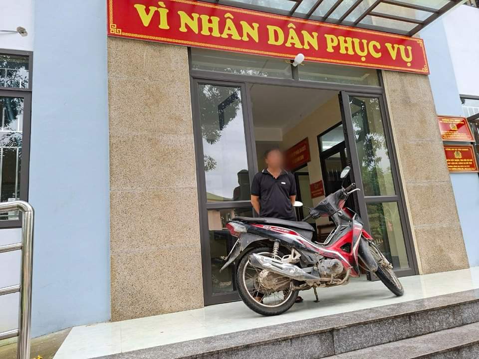 Xử l&yacute; đối tượng đi xe m&aacute;y đ&aacute;nh v&otilde;ng tr&ecirc;n QL2 qua H&agrave; Giang- Ảnh 1.