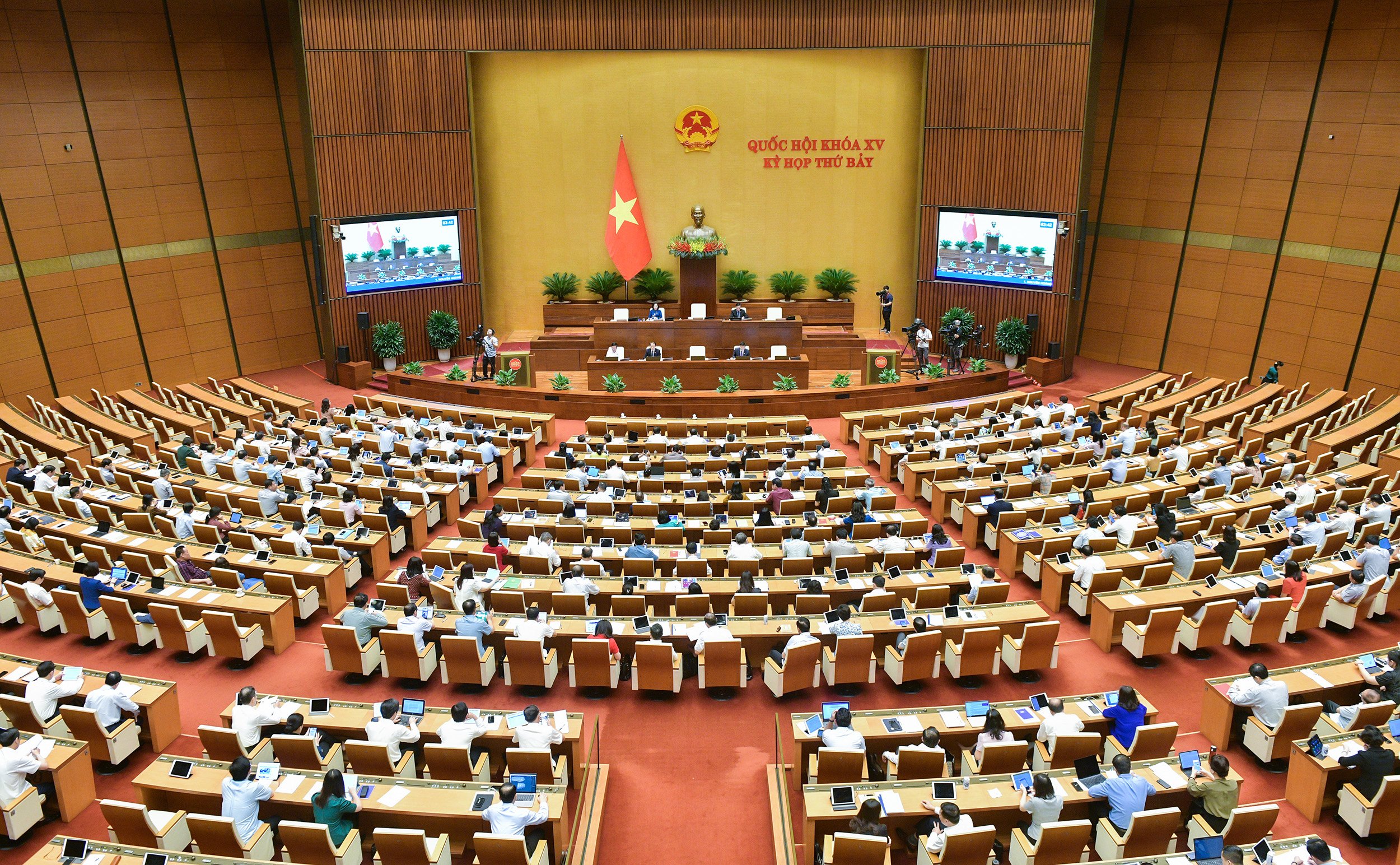 Quốc hội điều chỉnh lịch họp, b&agrave;n c&ocirc;ng t&aacute;c nh&acirc;n sự, cải c&aacute;ch tiền lương
- Ảnh 1.