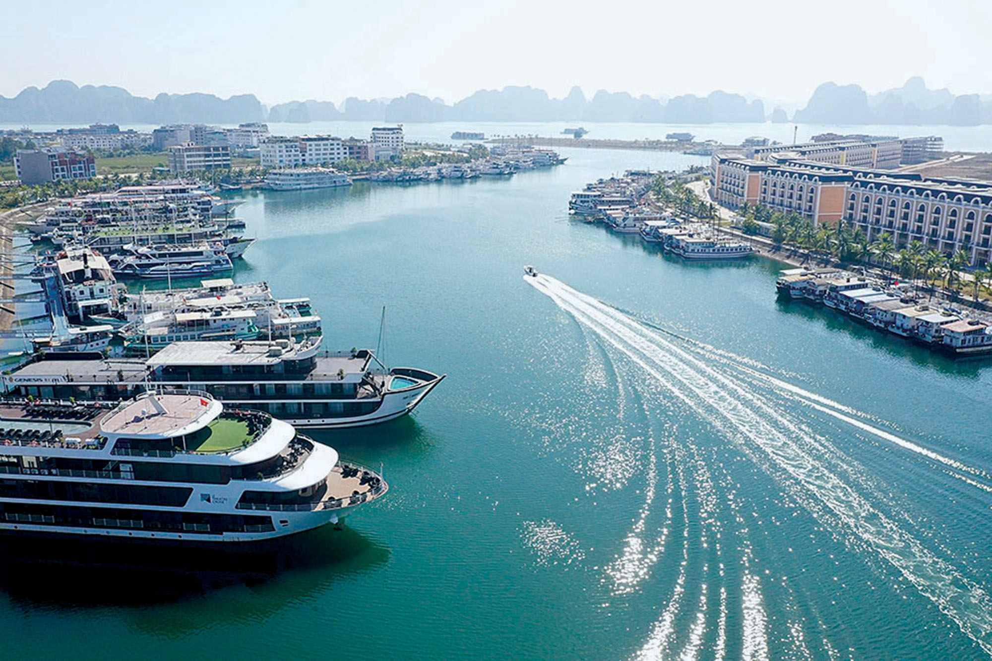 Những c&ocirc;ng tr&igrave;nh giao th&ocirc;ng trọng điểm gi&uacute;p Quảng Ninh &ldquo;cất c&aacute;nh&rdquo;- Ảnh 2.