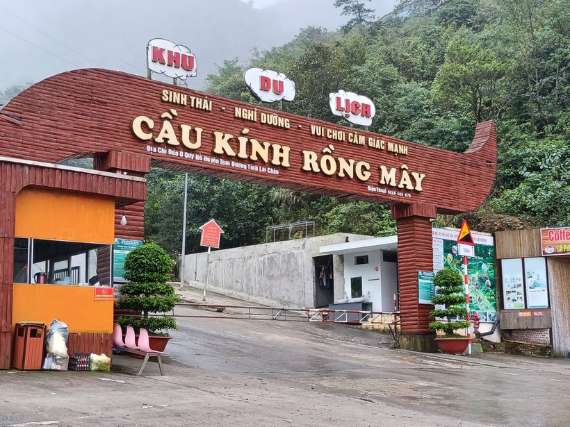 Mưa lớn l&agrave;m sập nh&agrave; chờ kh&aacute;ch tại Khu du lịch Cầu k&iacute;nh Rồng M&acirc;y ở Lai Ch&acirc;u- Ảnh 2.
