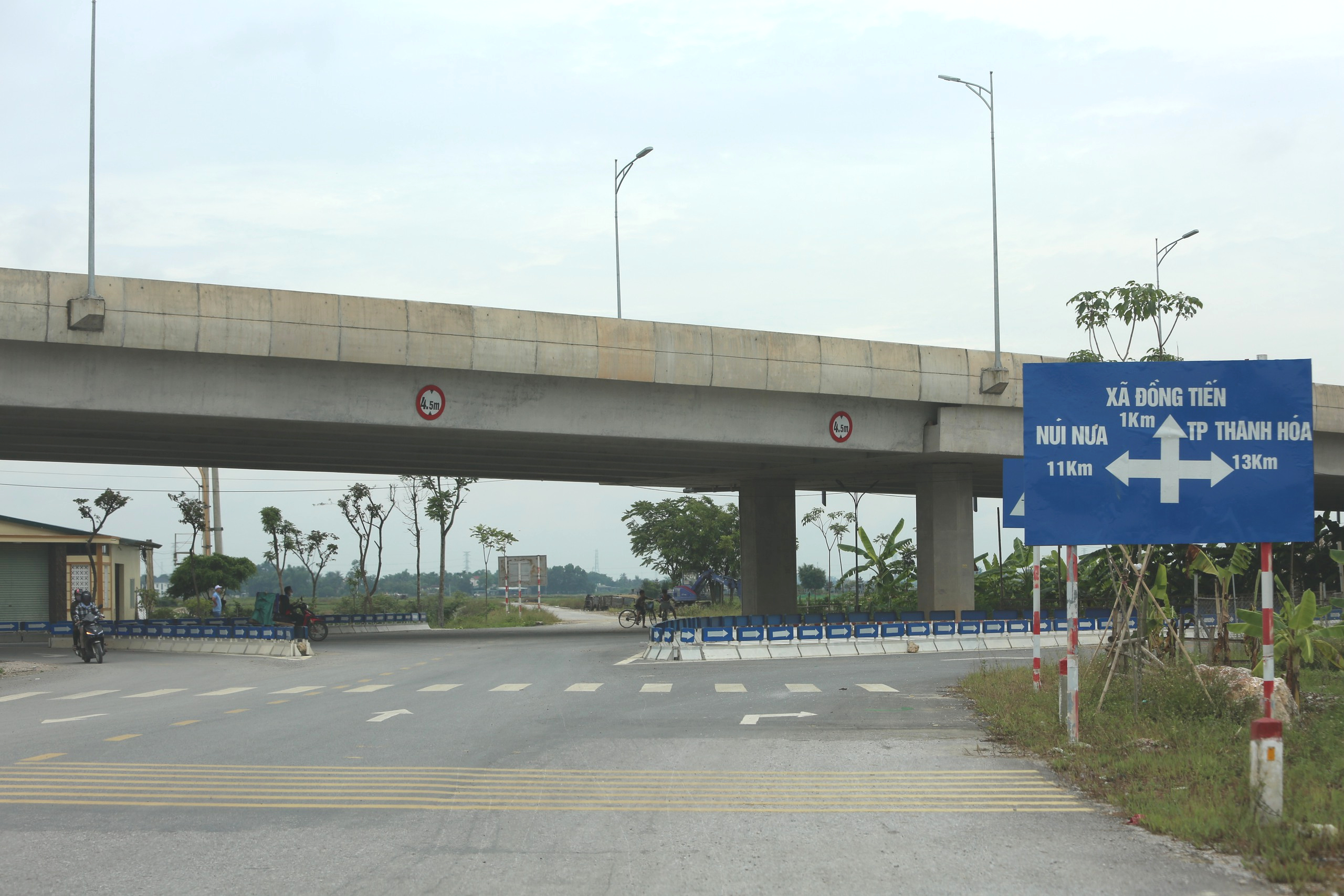 Ngắm cầu cạn đẹp nhất tr&ecirc;n tuyến nối TP Thanh H&oacute;a đi Nghi Sơn - Sao V&agrave;ng- Ảnh 8.