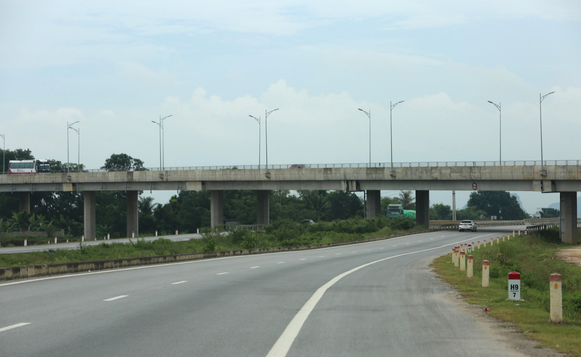 Ngắm cầu cạn đẹp nhất tr&ecirc;n tuyến nối TP Thanh H&oacute;a đi Nghi Sơn - Sao V&agrave;ng- Ảnh 9.