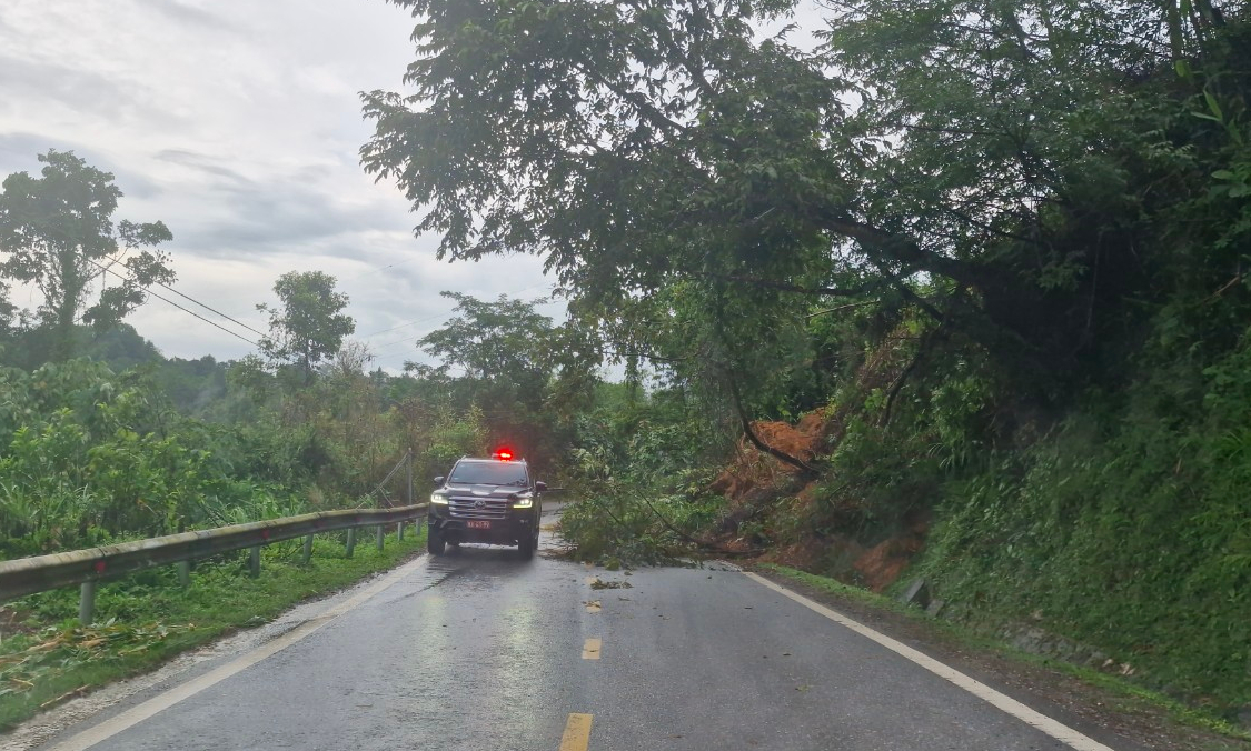 H&agrave;ng chục điểm sạt lở tr&ecirc;n QL3 qua Cao Bằng sau mưa lớn- Ảnh 3.