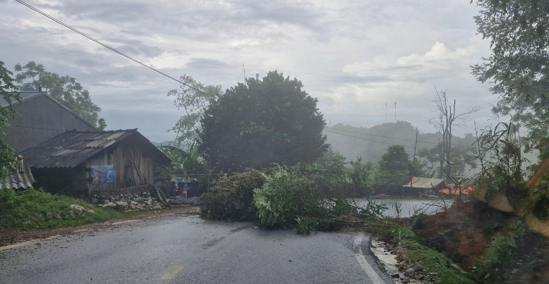 H&agrave;ng chục điểm sạt lở tr&ecirc;n QL3 qua Cao Bằng sau mưa lớn- Ảnh 2.