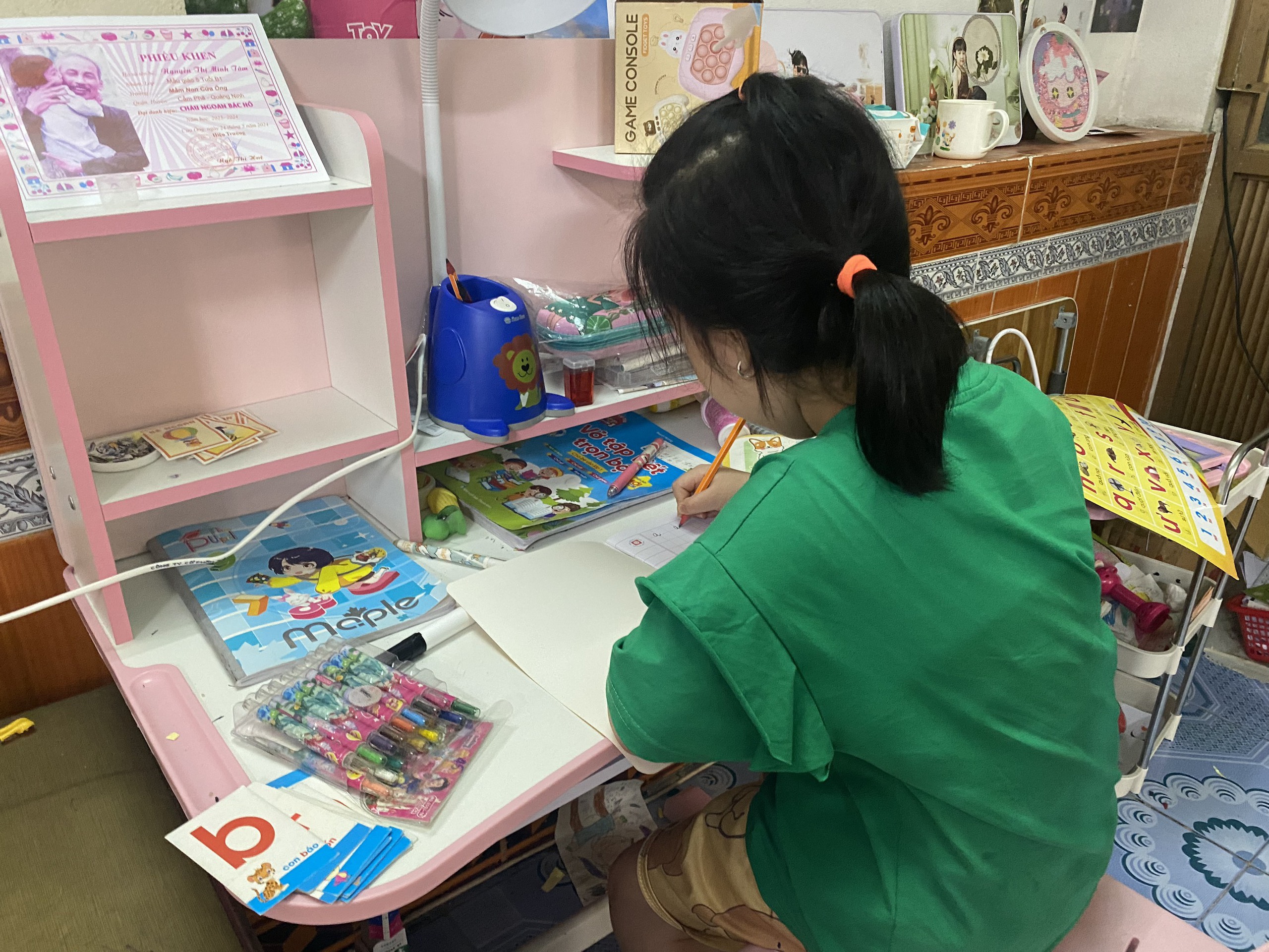 Chồng và con gái tử vong do TNGT, bà ngoại chật vật nuôi cháu từ 3 tháng tuổi- Ảnh 2. Chồng và con gái tử vong do TNGT, bà ngoại chật vật nuôi cháu từ 3 tháng tuổi- Ảnh 2.