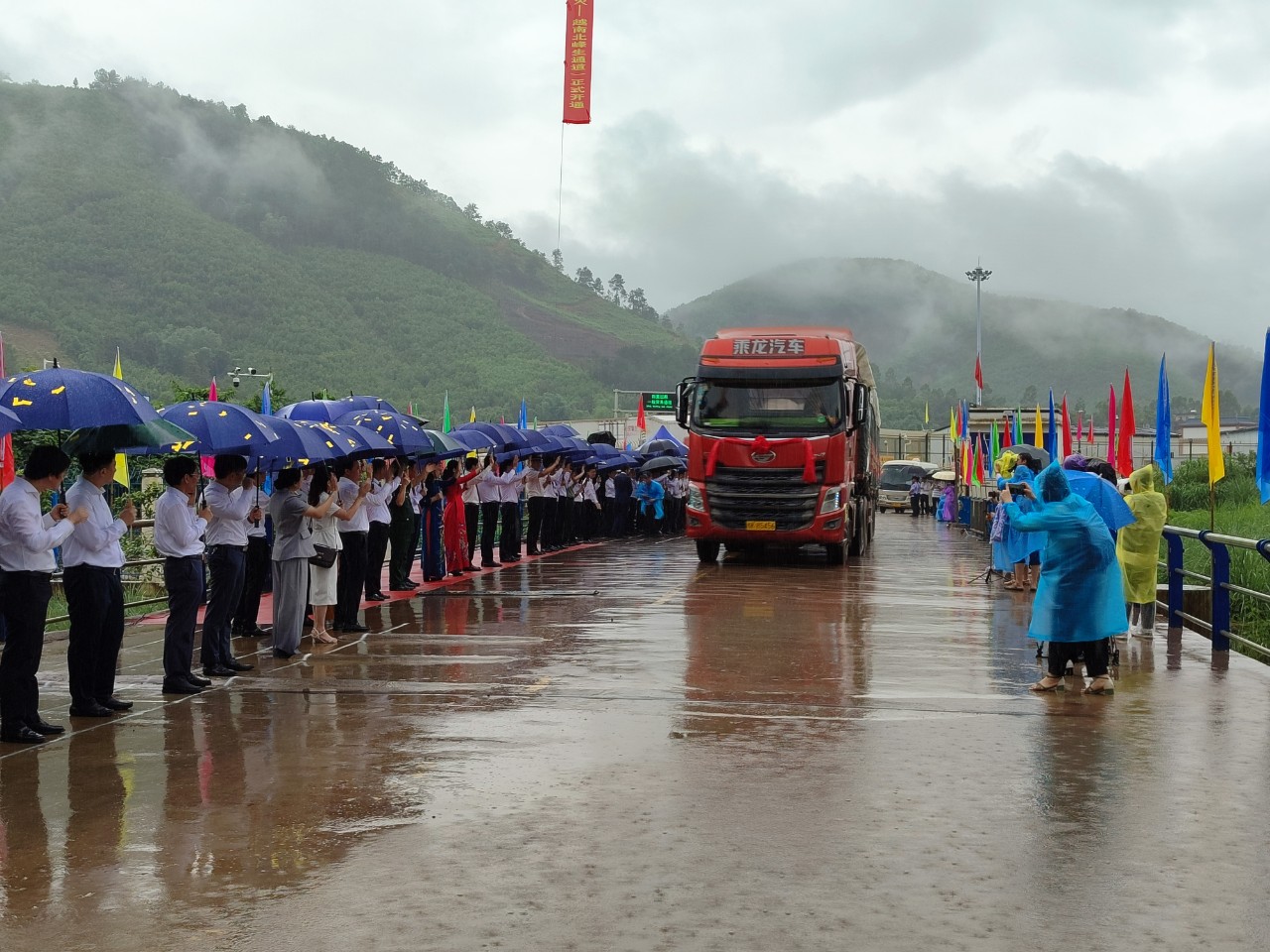 Lễ c&ocirc;ng bố mở ch&iacute;nh thức cặp cửa khẩu song phương Việt Nam - Trung Quốc- Ảnh 3.