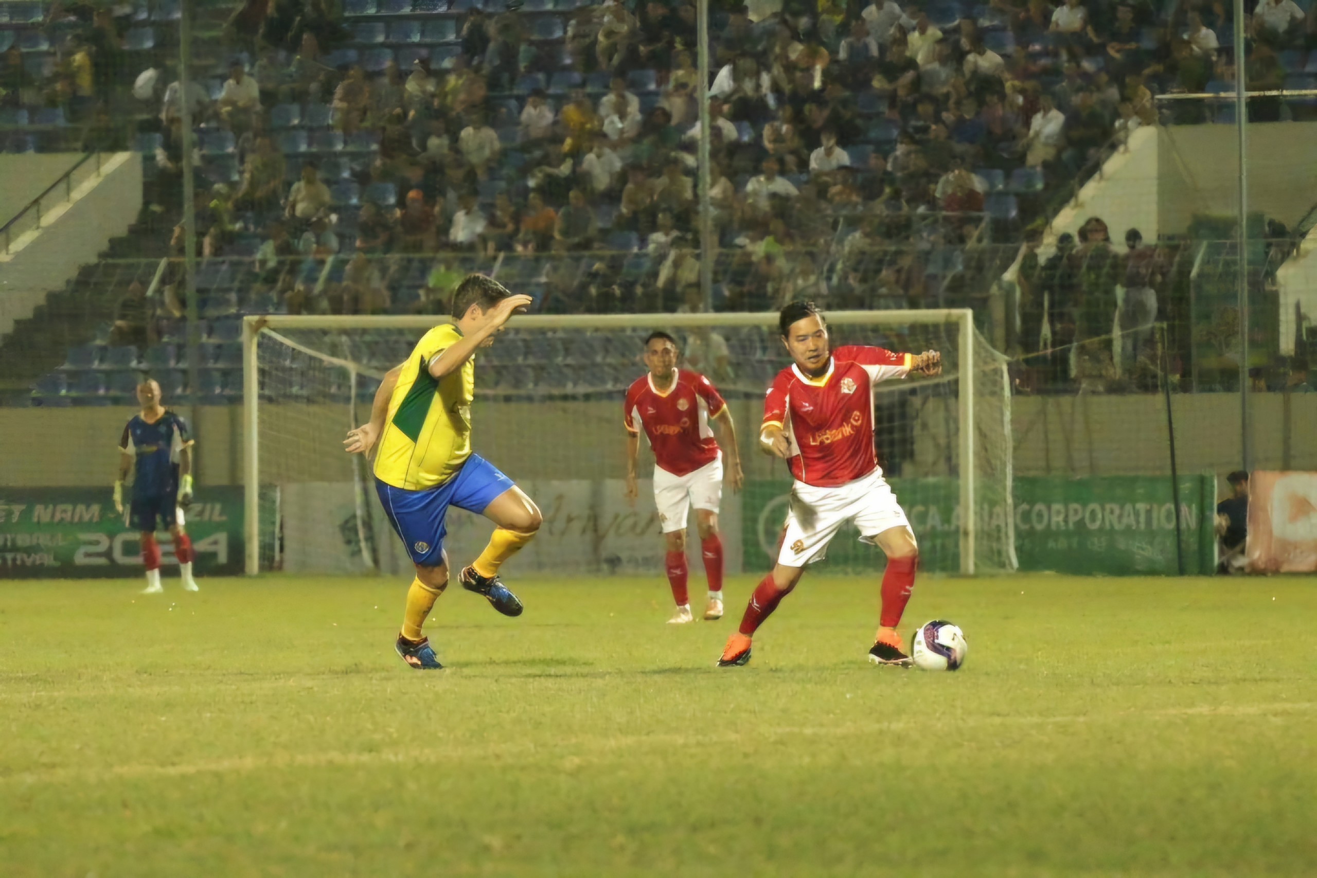 Vừa gi&agrave;nh suất thăng hạng l&ecirc;n V-League, Đ&agrave; Nẵng đầu tư hơn 11 tỷ n&acirc;ng cấp s&acirc;n H&ograve;a Xu&acirc;n- Ảnh 1.