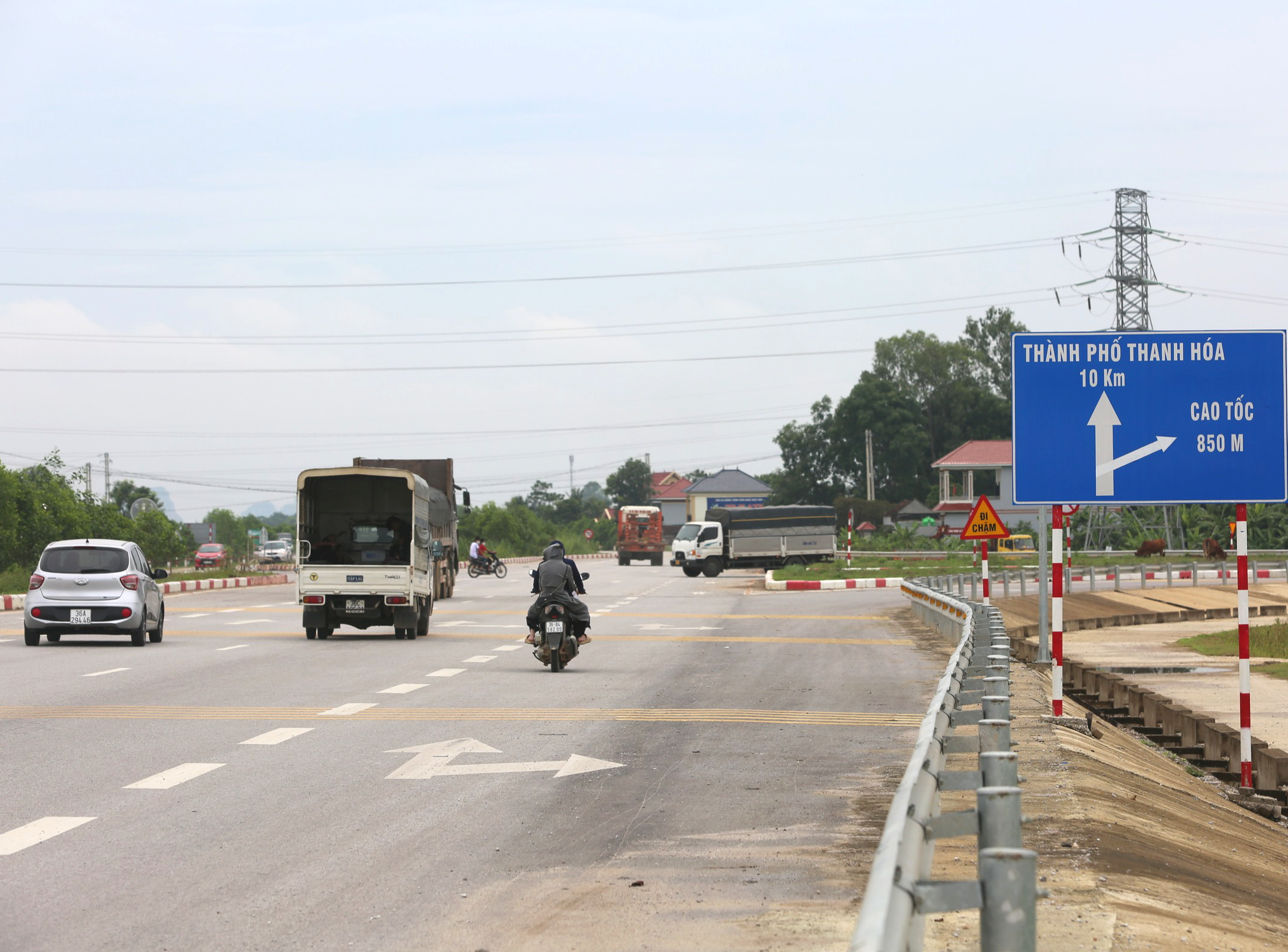 Ngắm tuyến đường ngh&igrave;n tỷ ở Thanh H&oacute;a "đẹp như tranh vẽ"- Ảnh 17.