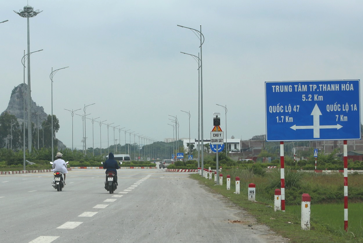 Ngắm tuyến đường ngh&igrave;n tỷ ở Thanh H&oacute;a "đẹp như tranh vẽ"- Ảnh 12.