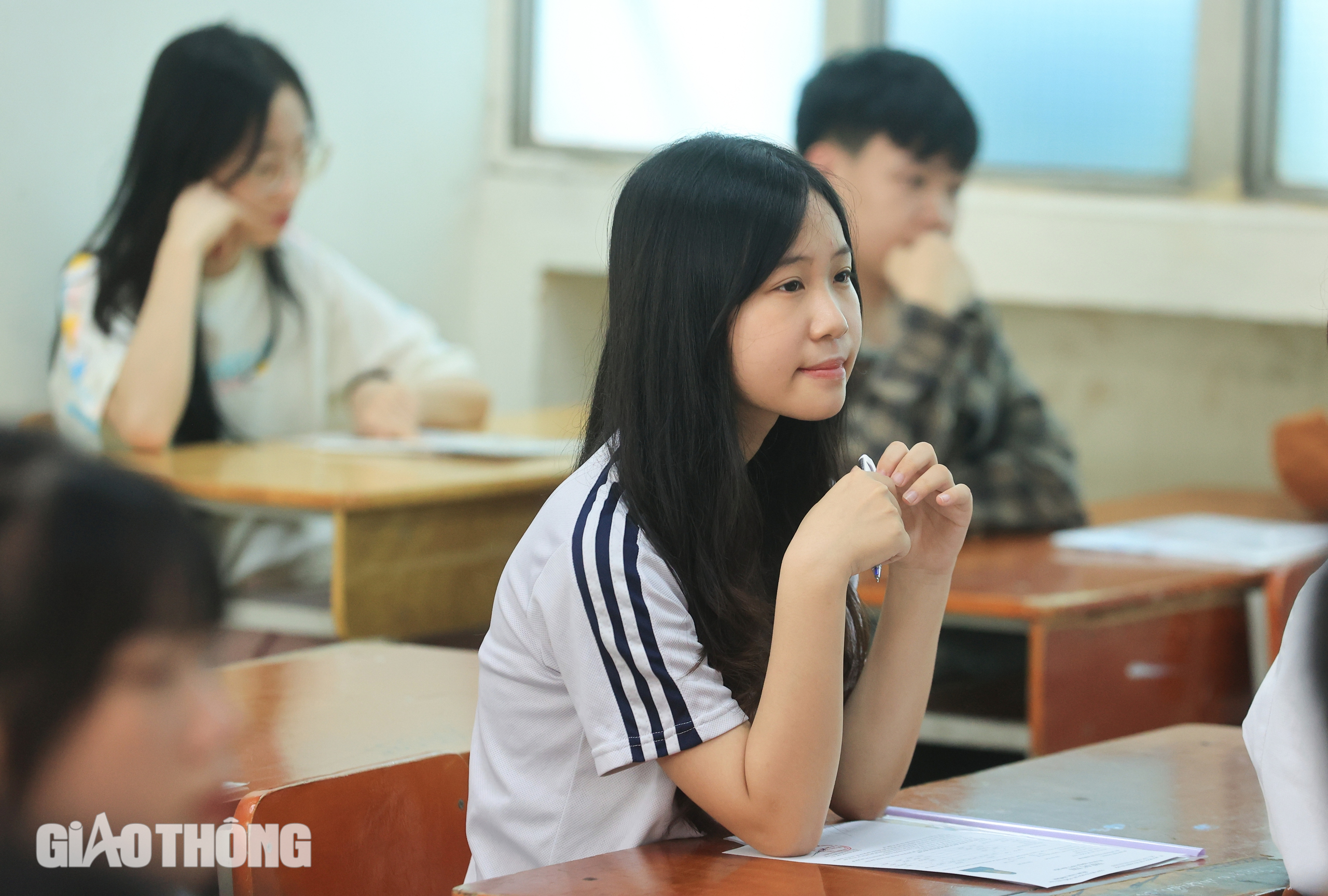 Th&iacute; sinh H&agrave; Nội tự tin bước v&agrave;o kỳ thi tốt nghiệp THPT 2024- Ảnh 6.