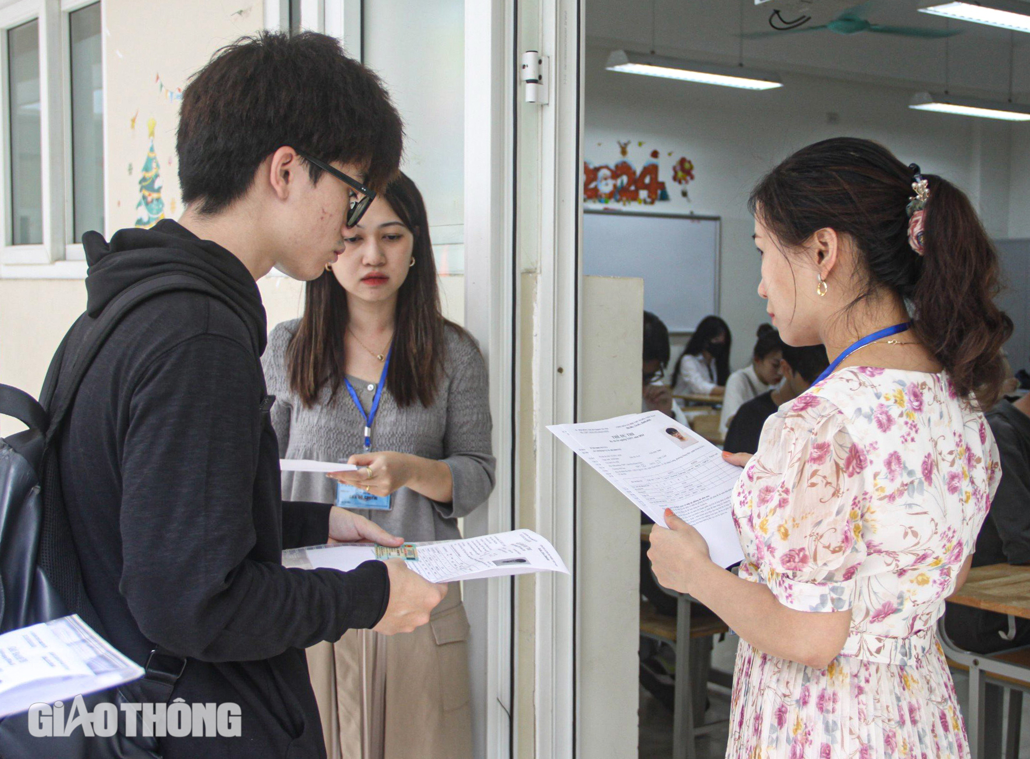 Th&iacute; sinh H&agrave; Nội tự tin bước v&agrave;o kỳ thi tốt nghiệp THPT 2024- Ảnh 14.