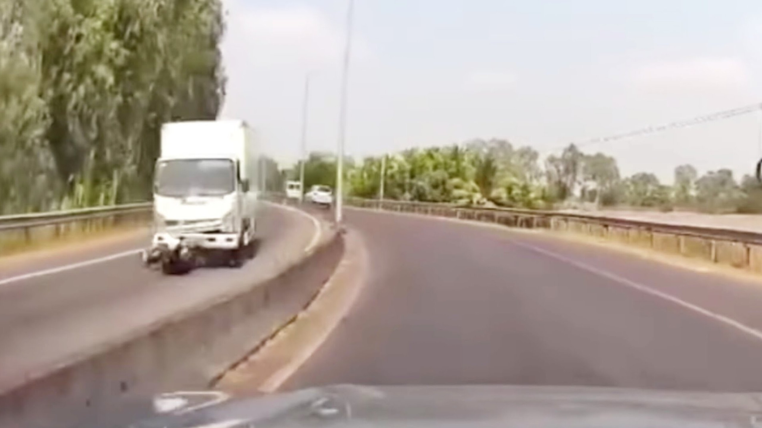 Chủ tịch tỉnh Đồng Th&aacute;p ph&ecirc; b&igrave;nh địa phương để xảy ra TNGT tăng- Ảnh 1.