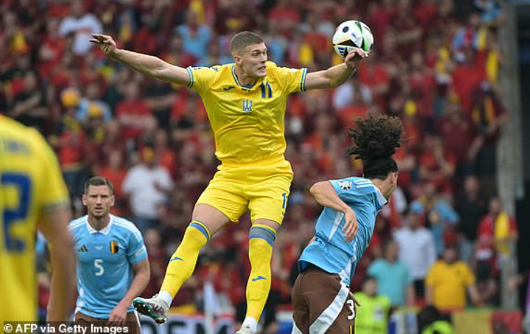 Kết quả Ukraine vs Bỉ: Đ&aacute; bay v&eacute; th&ocirc;ng h&agrave;nh- Ảnh 1.