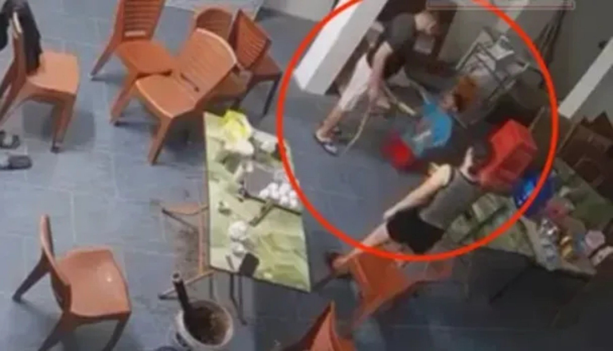 B&eacute; trai nghi bị mẹ v&agrave; người t&igrave;nh bạo h&agrave;nh: Khẩn trương điều tra, xử l&yacute; nghi&ecirc;m- Ảnh 1.