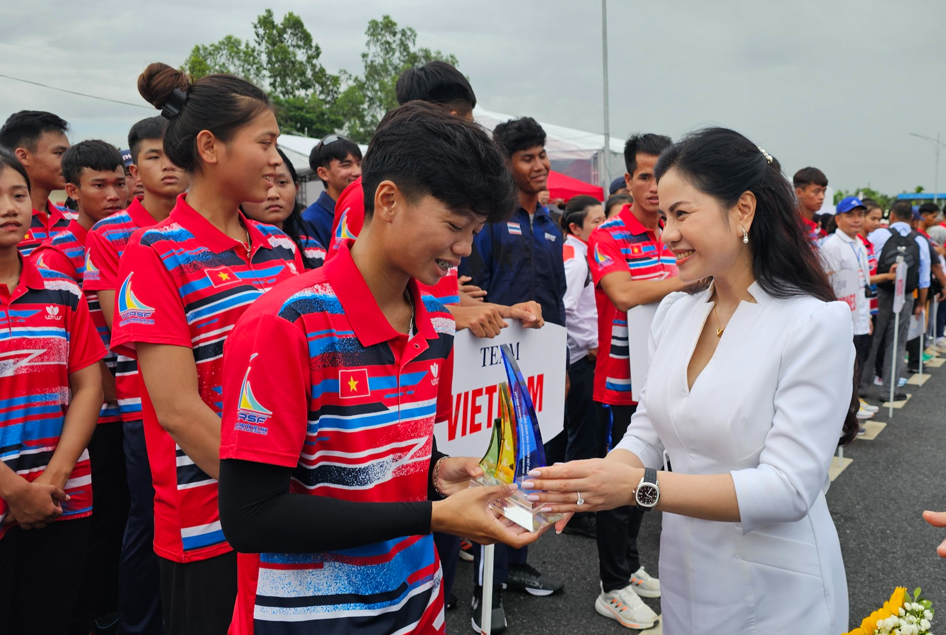 Hải Phòng: Khai mạc giải đua thuyền rowing Vô địch Đông Nam Á 2024- Ảnh 3. Hải Phòng: Khai mạc giải đua thuyền rowing Vô địch Đông Nam Á 2024- Ảnh 3.
