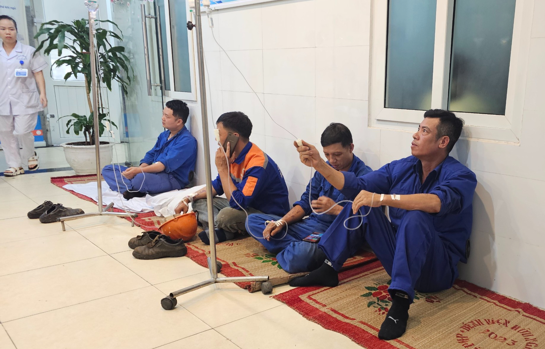 Số c&ocirc;ng nh&acirc;n C&ocirc;ng ty Đ&oacute;ng t&agrave;u S&ocirc;ng Cấm nghi bị ngộ độc tiếp tục tăng, hiện l&agrave; 178 người- Ảnh 2.