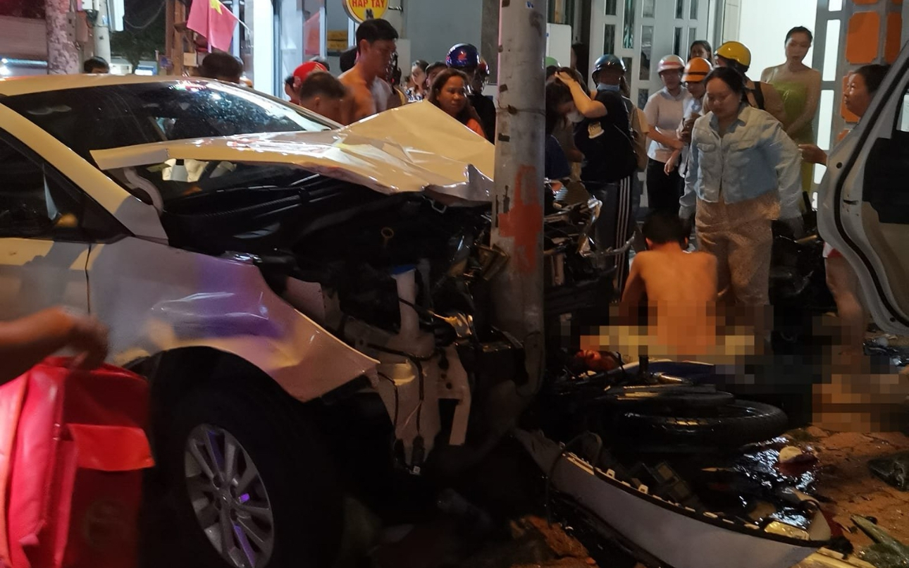TNGT 2 người chết ở Vũng Tàu: Sau cuộc nhậu, nữ tài xế lái xe của bạn trai rồi gây hoạ- Ảnh 3. Hiện trường vụ ô tô tông hàng loạt xe máy, hai người tử vong ở Vũng Tàu