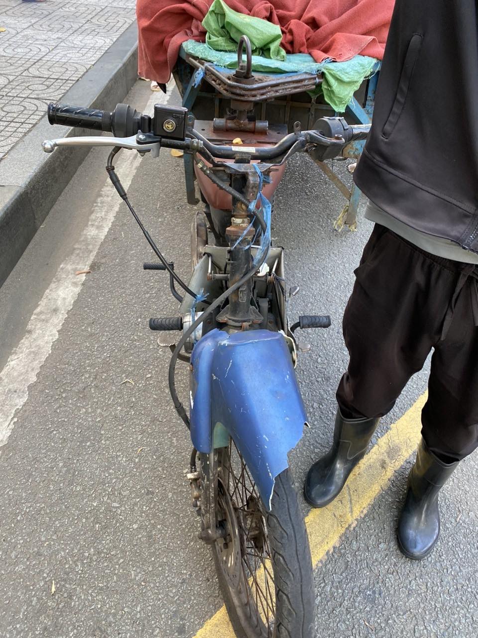 TP.HCM: Xử nghiêm xe tự chế, tình hình giao thông được cải thiện- Ảnh 2. TP.HCM: Xử nghiêm xe tự chế, tình hình giao thông được cải thiện- Ảnh 2.