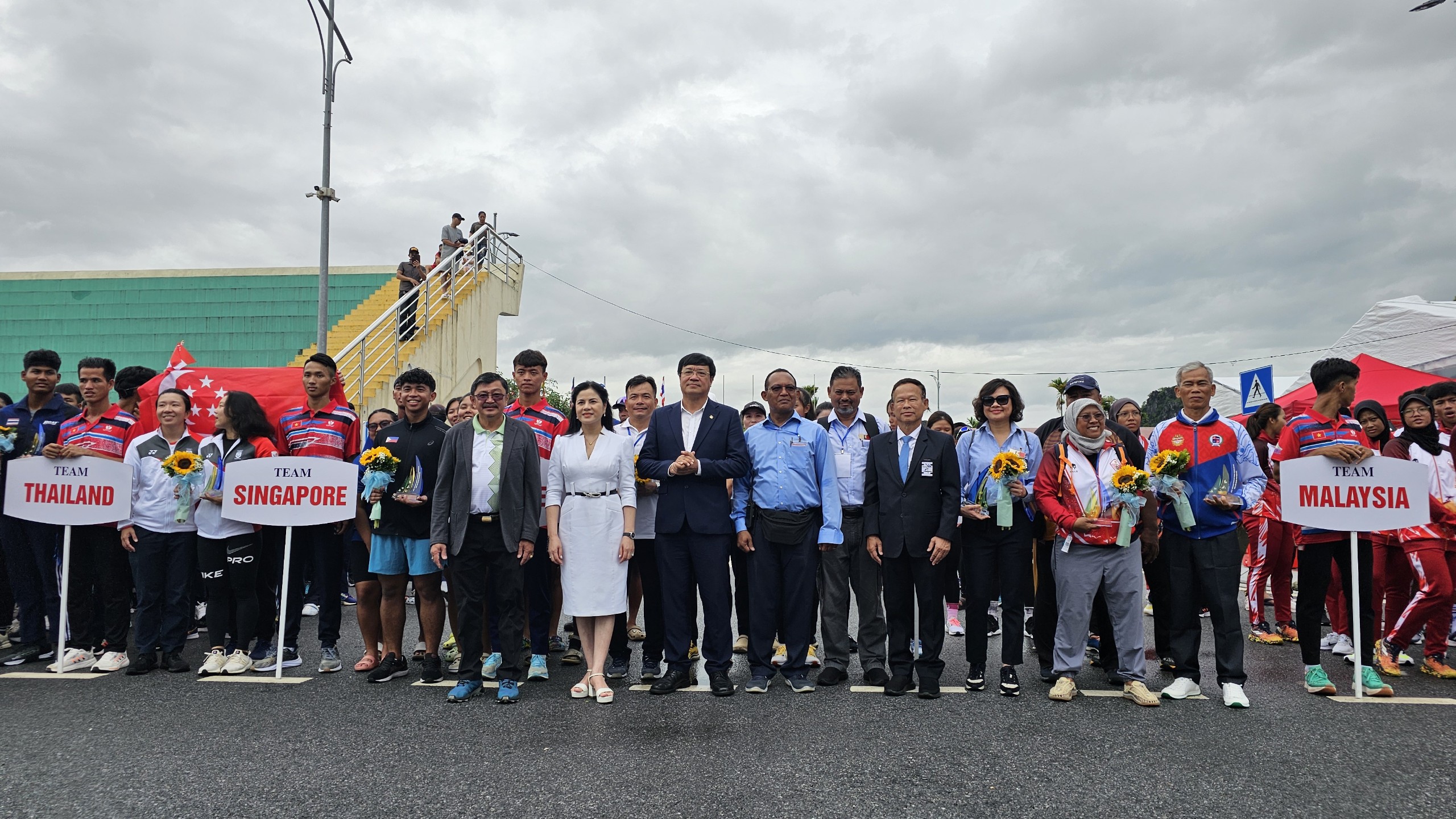 Hải Phòng: Khai mạc giải đua thuyền rowing Vô địch Đông Nam Á 2024- Ảnh 2. Hải Phòng: Khai mạc giải đua thuyền rowing Vô địch Đông Nam Á 2024- Ảnh 2.