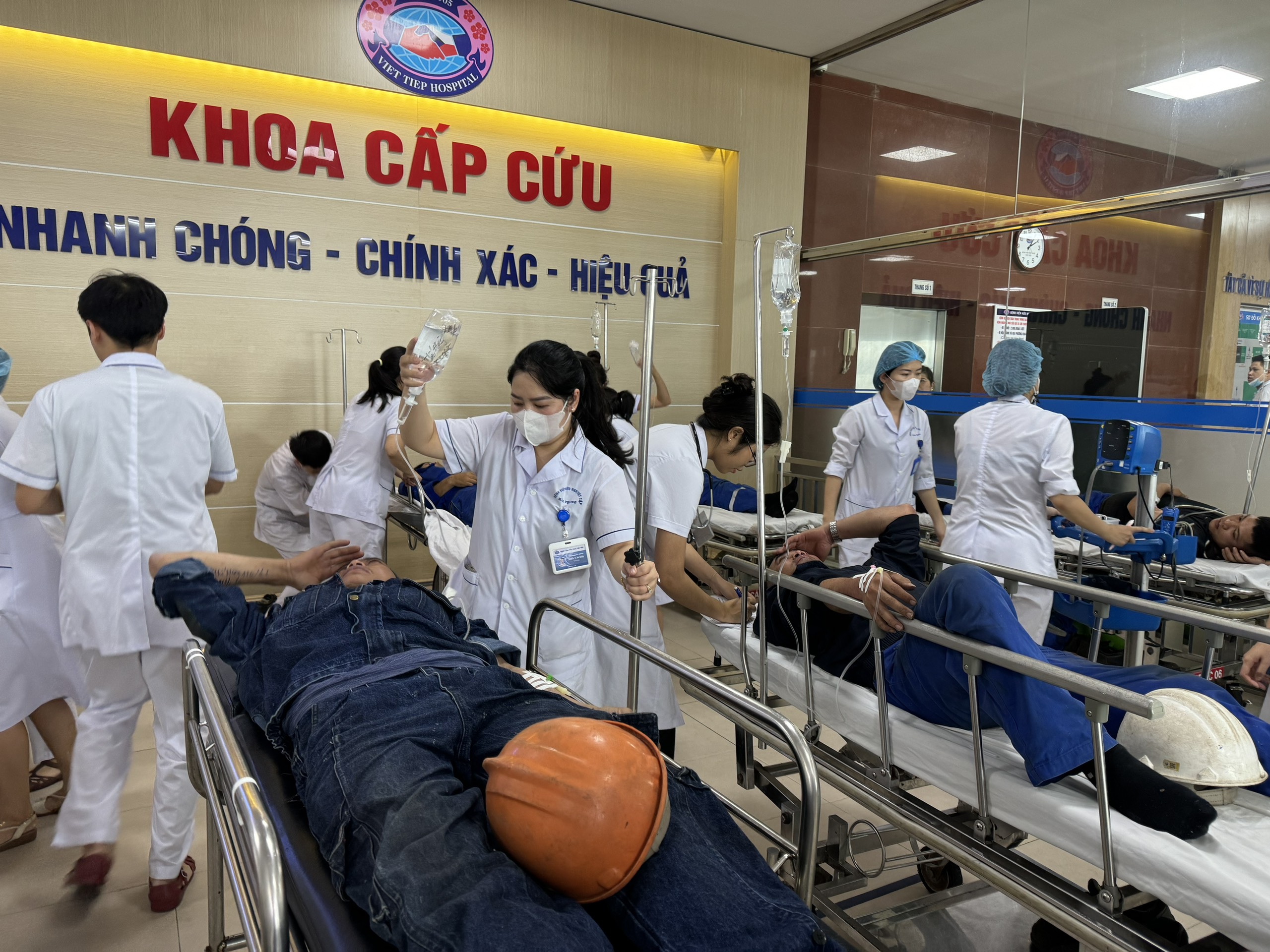 Hải Ph&ograve;ng: Hơn 140 c&ocirc;ng nh&acirc;n nhập viện sau bữa trưa, nghi ngộ độc thực phẩm- Ảnh 1.
