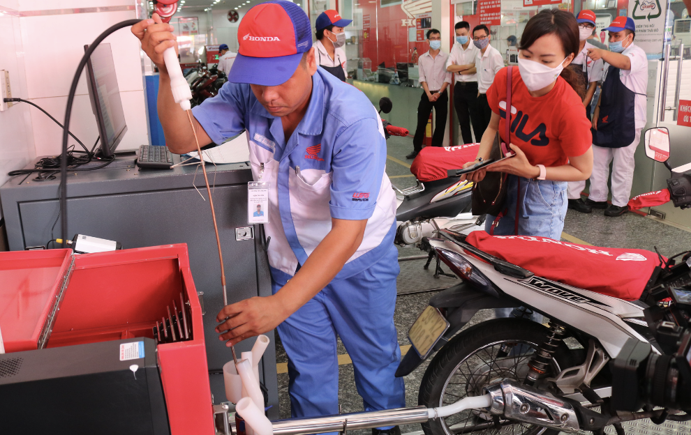 M&ocirc; t&ocirc;, xe gắn m&aacute;y sẽ phải kiểm định kh&iacute; thải- Ảnh 1.