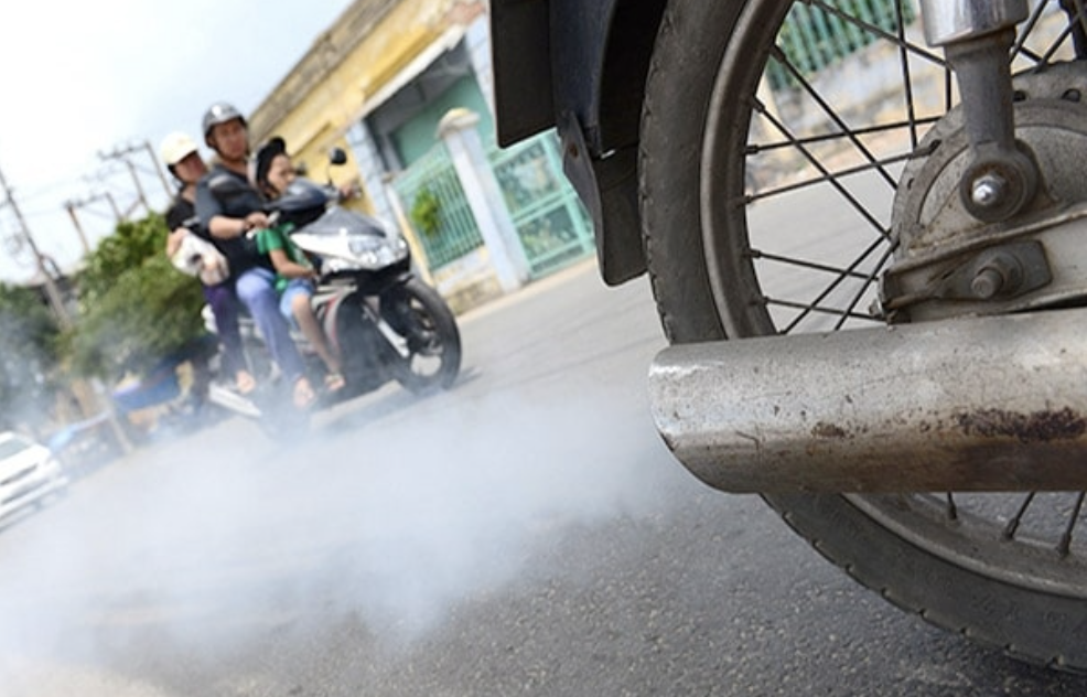 M&ocirc; t&ocirc;, xe gắn m&aacute;y sẽ phải kiểm định kh&iacute; thải- Ảnh 2.