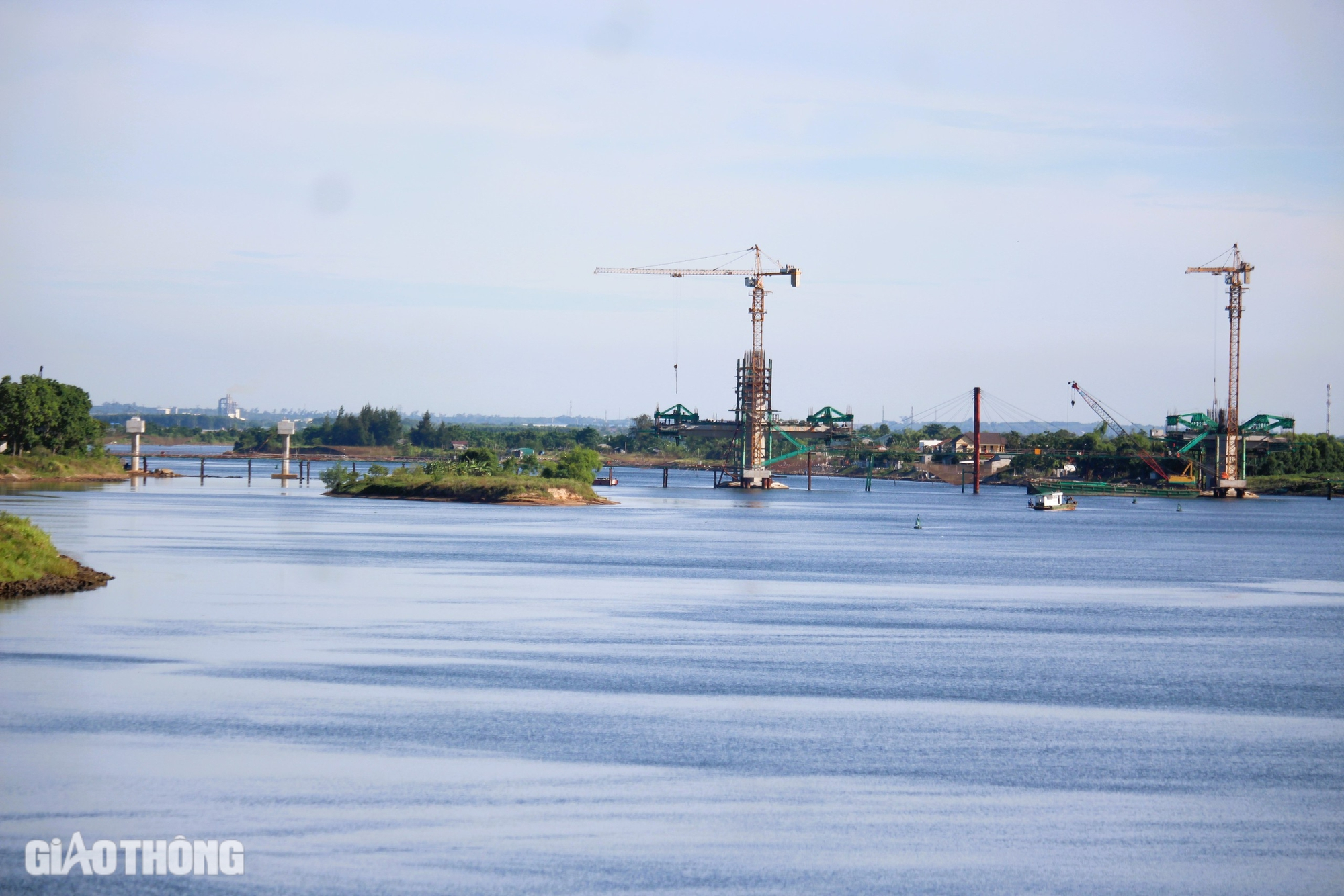 Cận cảnh c&ocirc;ng tr&igrave;nh cầu d&agrave;i 1,3km thuộc dự &aacute;n 2.000 tỷ sau hơn 1 năm thi c&ocirc;ng- Ảnh 9.