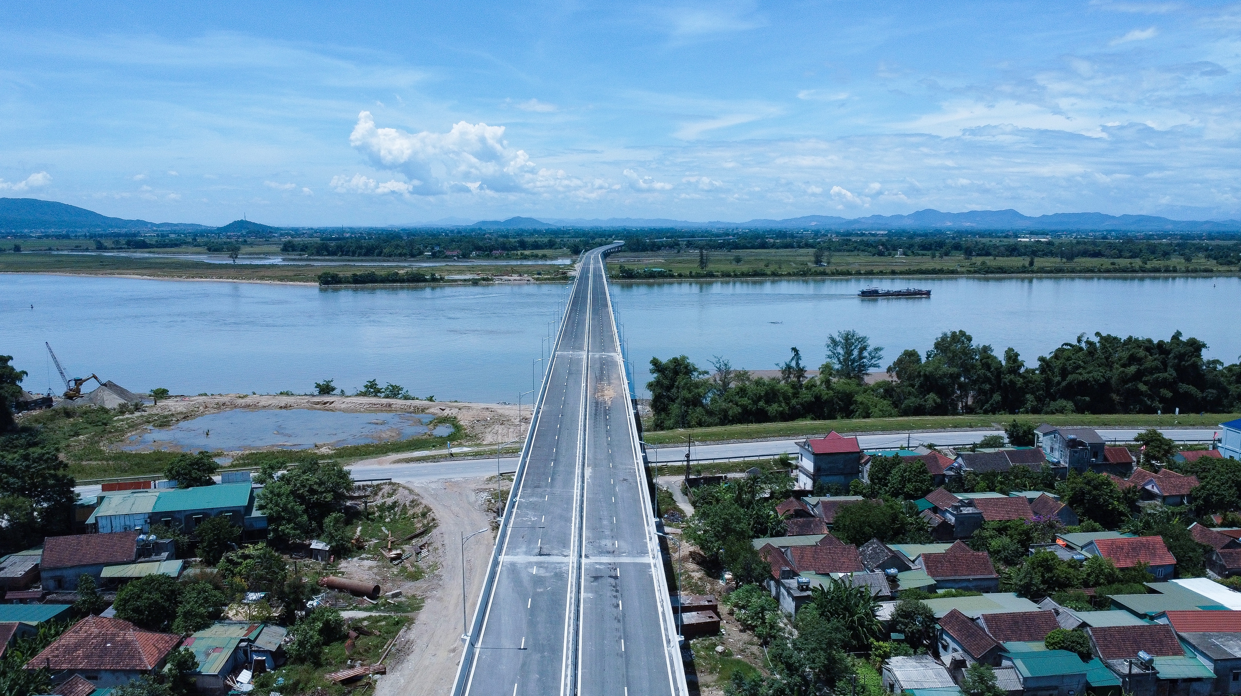 Phương tiện lưu th&ocirc;ng tr&ecirc;n cao tốc về H&agrave; Tĩnh lưu &yacute; điều g&igrave;?- Ảnh 2.