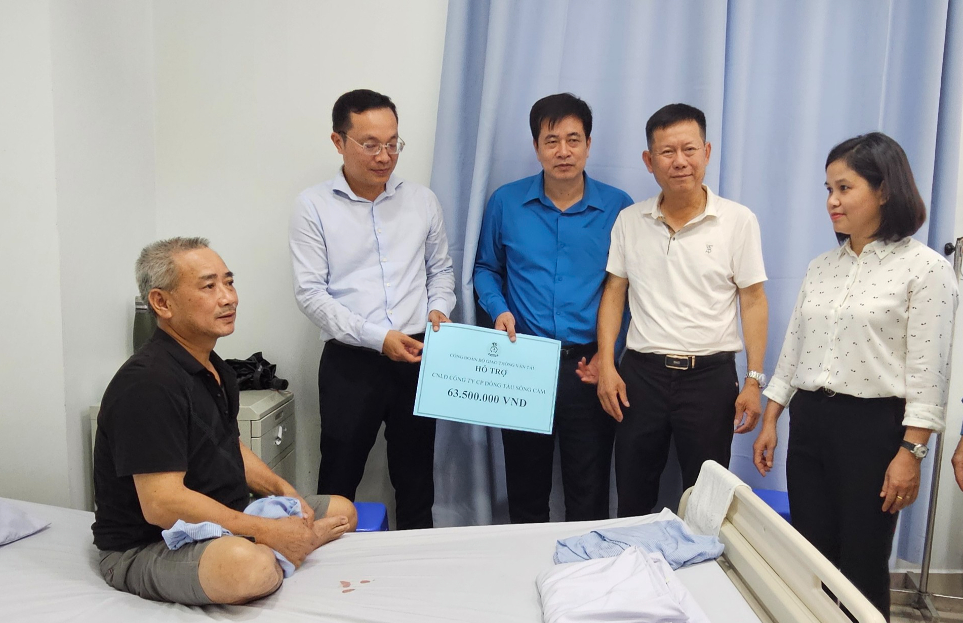 C&ocirc;ng đo&agrave;n GTVT Việt Nam thăm hỏi c&ocirc;ng nh&acirc;n Đ&oacute;ng t&agrave;u S&ocirc;ng Cấm bị ngộ độc- Ảnh 2.