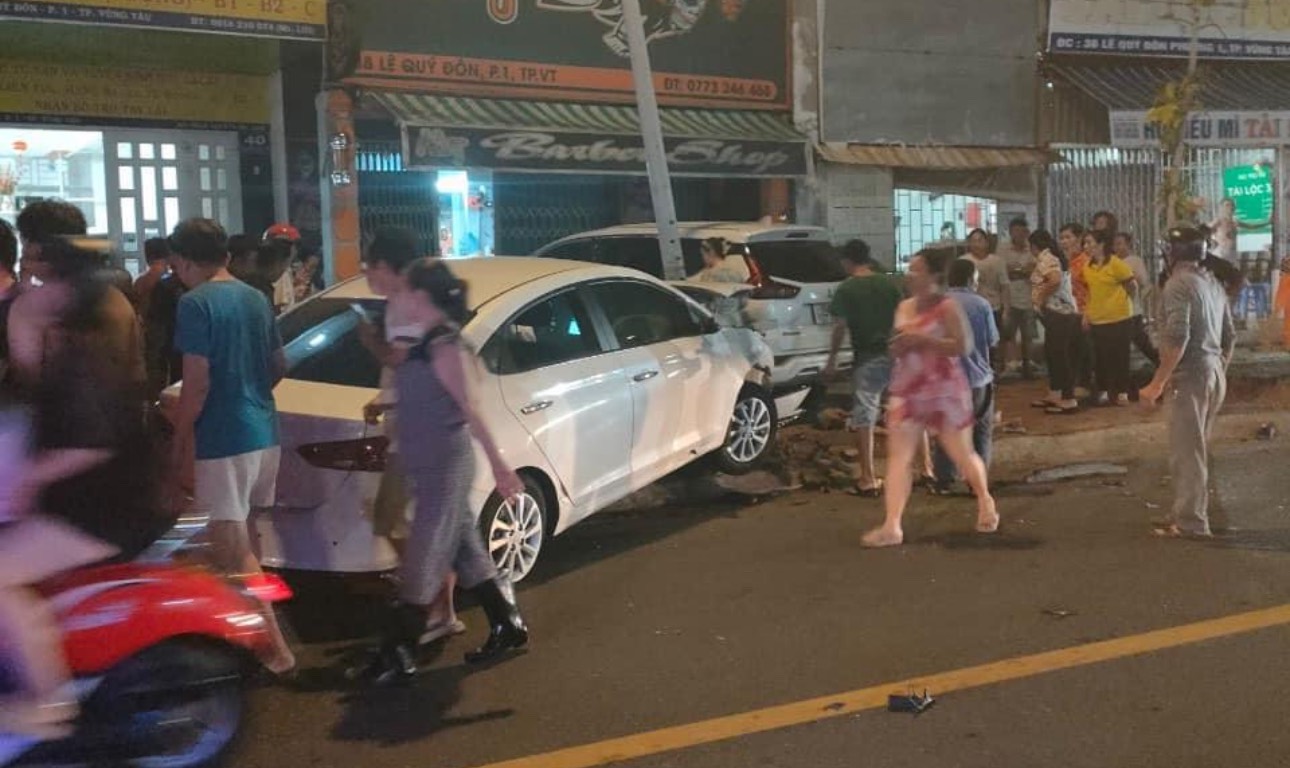 Vụ &ocirc; t&ocirc; t&ocirc;ng loạt xe m&aacute;y chờ đ&egrave;n đỏ, 2 người chết: Nữ t&agrave;i xế c&oacute; nồng độ cồn kịch khung- Ảnh 1.