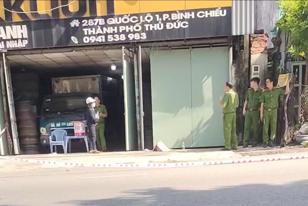 TP.HCM: Ẩu đả trong đ&ecirc;m v&igrave; m&acirc;u thuẫn t&igrave;nh cảm, 1 người tử vong- Ảnh 1.