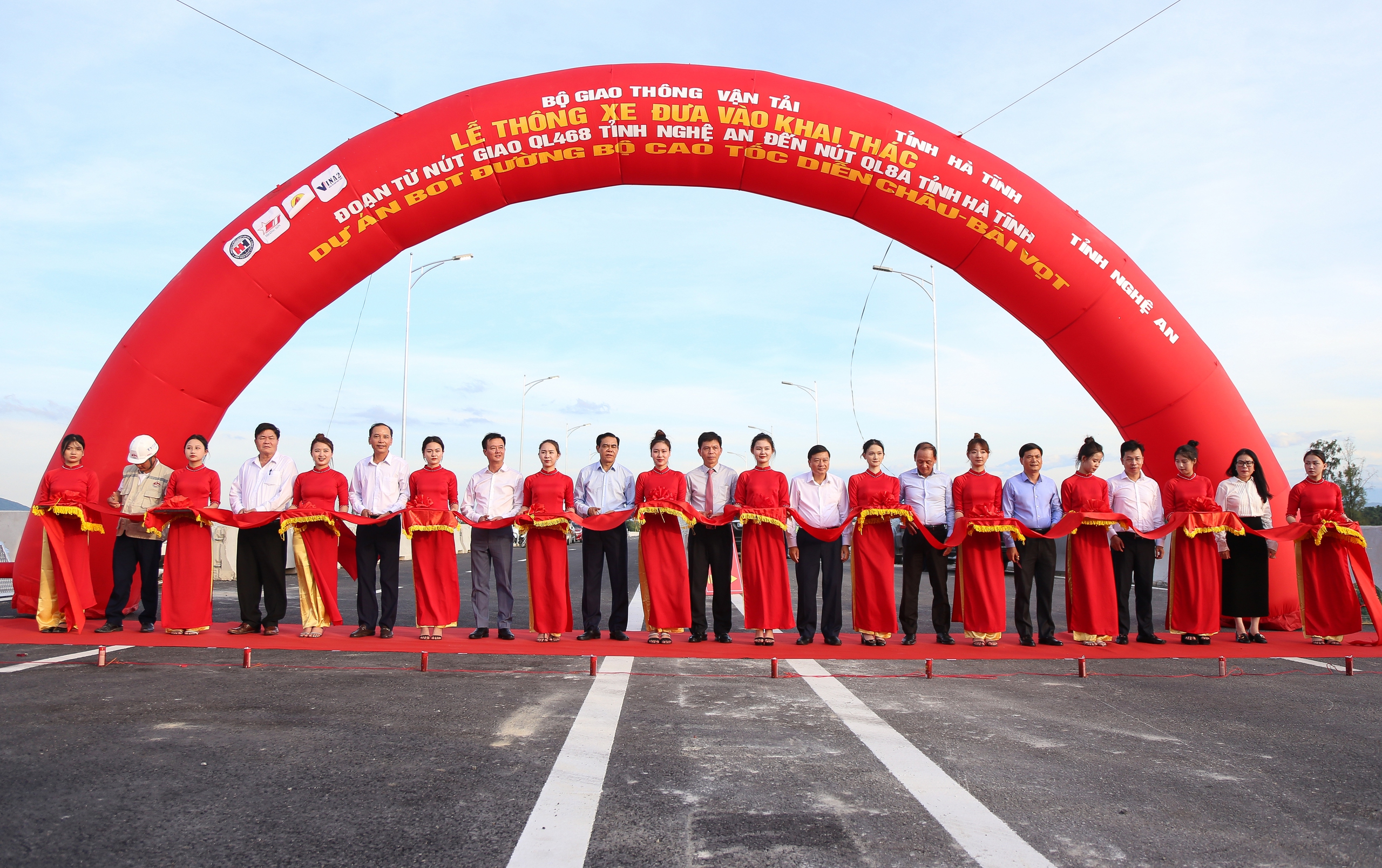 Th&ocirc;ng xe tuyến cao tốc đầu ti&ecirc;n về H&agrave; Tĩnh: Ra Thủ đ&ocirc; chỉ c&ograve;n 4 tiếng- Ảnh 1.