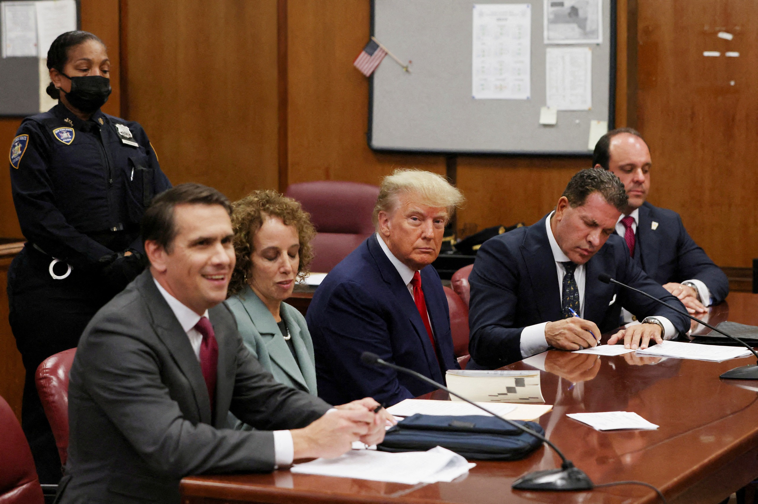 &Ocirc;ng Donald Trump trở th&agrave;nh cựu tổng thống đầu ti&ecirc;n trong lịch sử nước Mỹ bị tuy&ecirc;n &aacute;n h&igrave;nh sự. (Ảnh: Reuters)