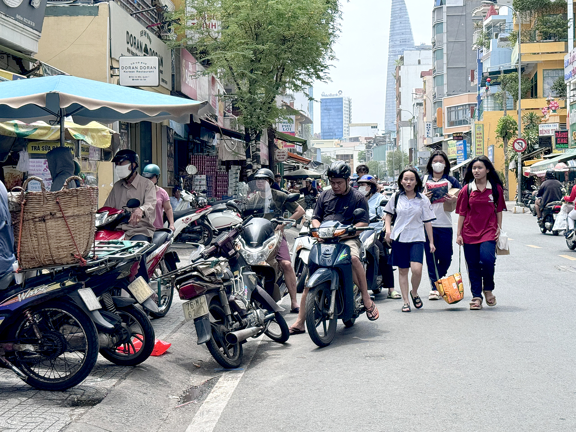 TP.HCM được g&igrave; sau gần th&aacute;ng cho thu&ecirc; vỉa h&egrave;?- Ảnh 3.