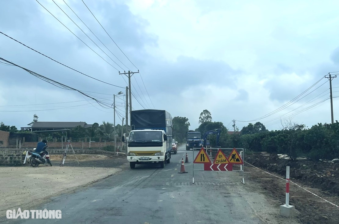 Đẩy tiến độ b&agrave;n giao mặt bằng dự &aacute;n n&acirc;ng cấp QL28B qua B&igrave;nh Thuận- Ảnh 1.