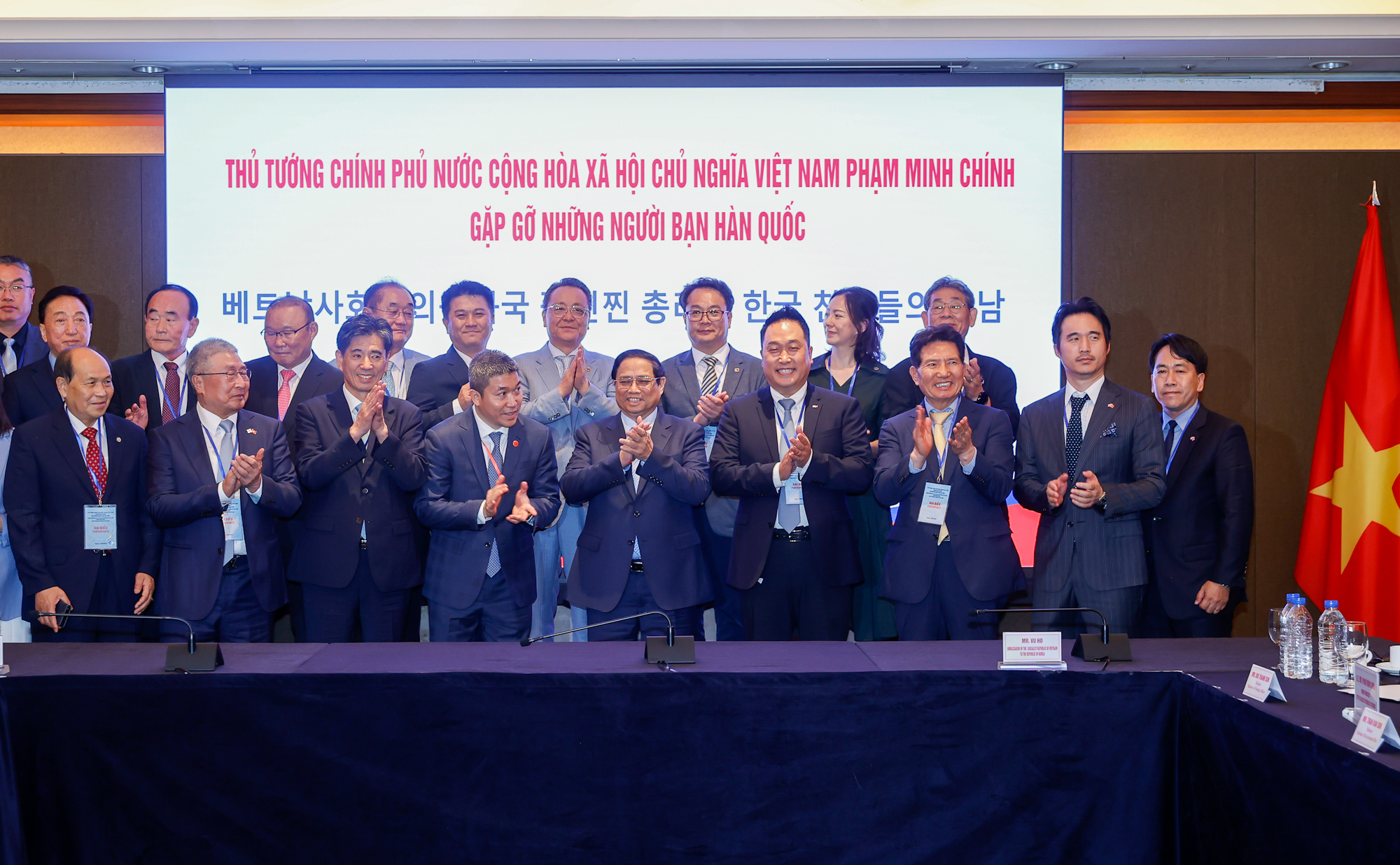 Cuộc gặp x&uacute;c động của Thủ tướng Phạm Minh Ch&iacute;nh với những người bạn H&agrave;n Quốc- Ảnh 5.