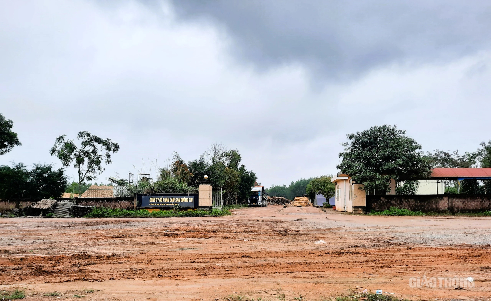 Th&ocirc;ng mặt bằng ph&iacute;a Nam cầu R&agrave;o Trường tr&ecirc;n cao tốc Vạn Ninh - Cam Lộ- Ảnh 2.